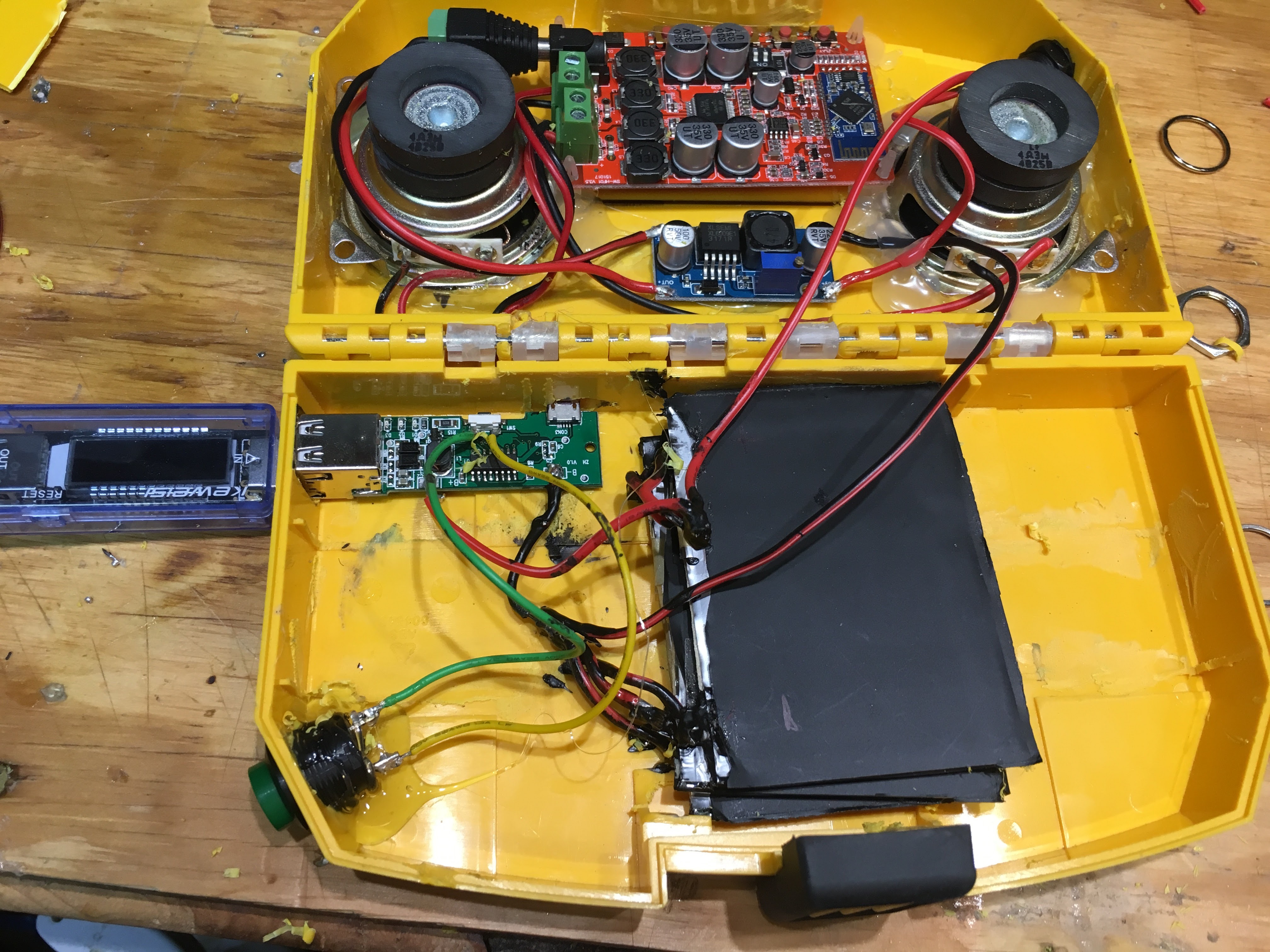 Dewalt Bluetooth Speaker and Power Bank 4 Steps (with Pictures