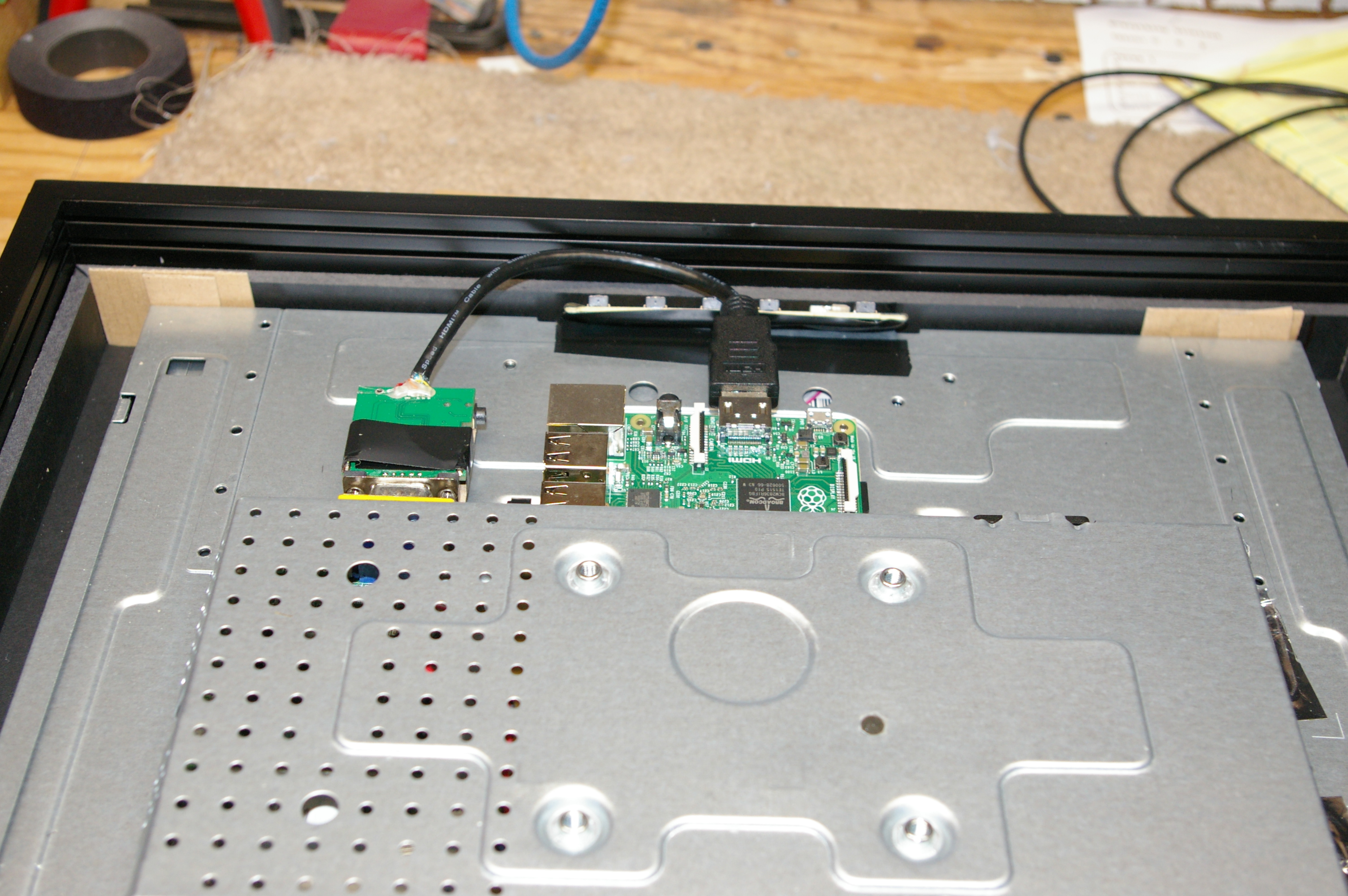 Wireless Raspberry Pi Digital Picture Frame in a Shadow Box 10 Steps