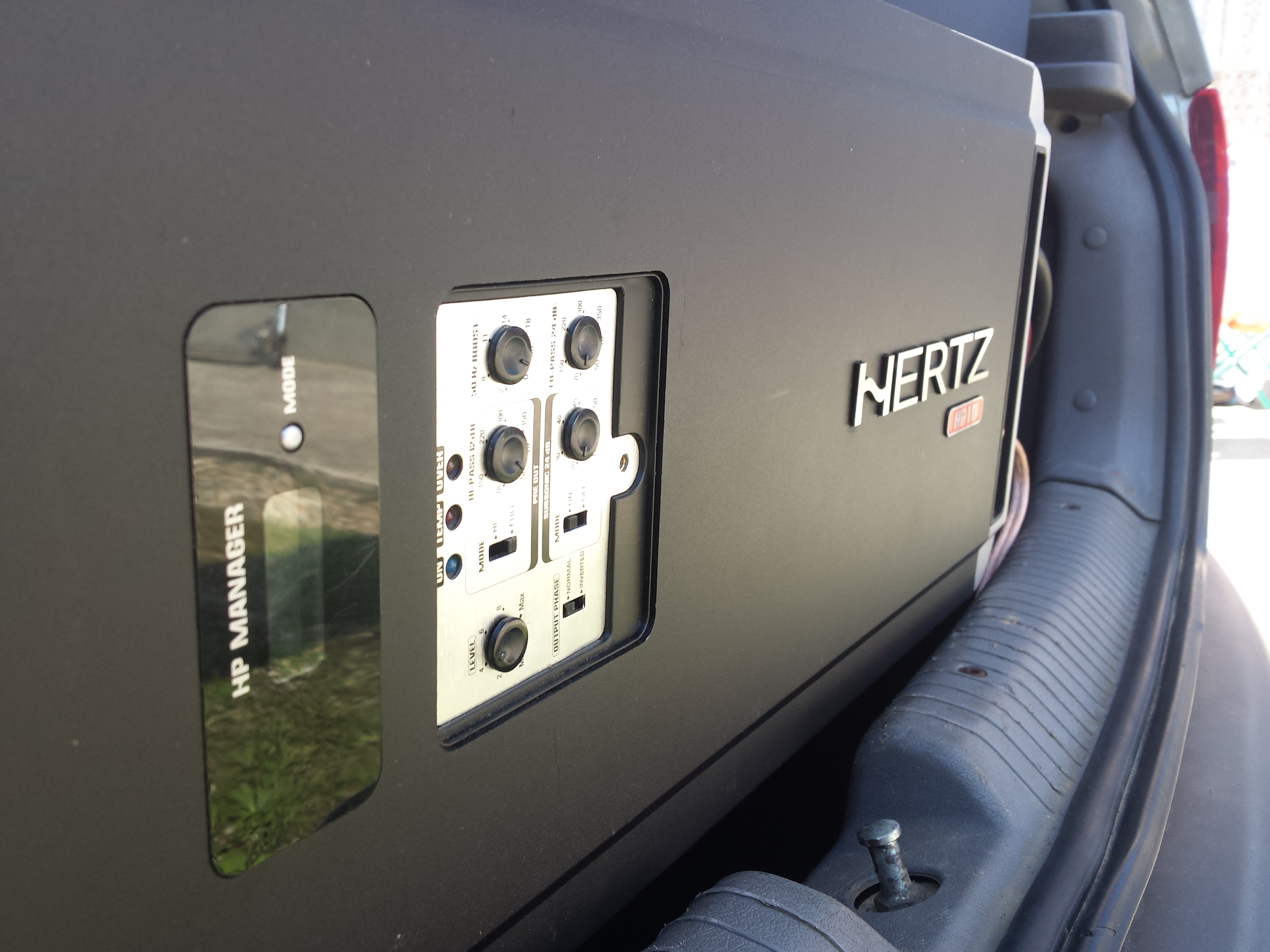 How to Properly Hook Up a Car Amplifier Inside the House 6 Steps