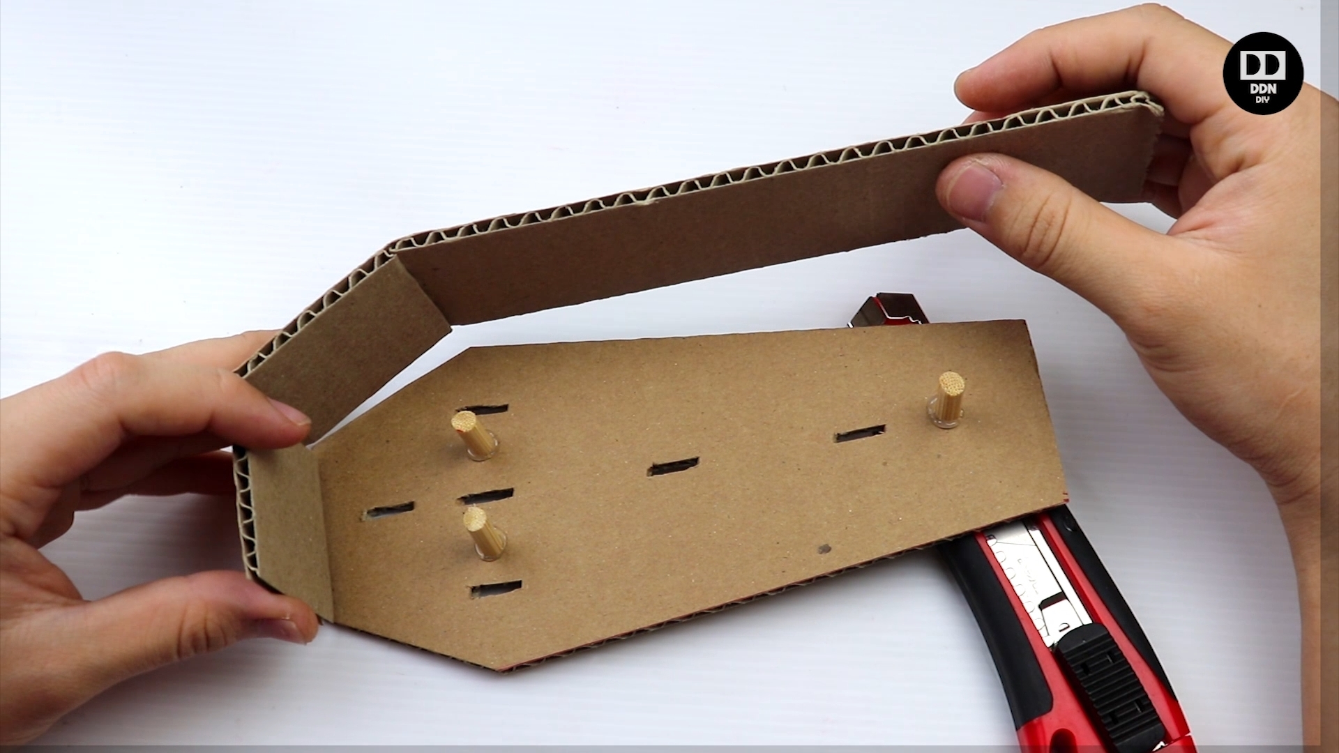 Make MAGIC Box and Girl From Cardboard 10 Steps (with Pictures