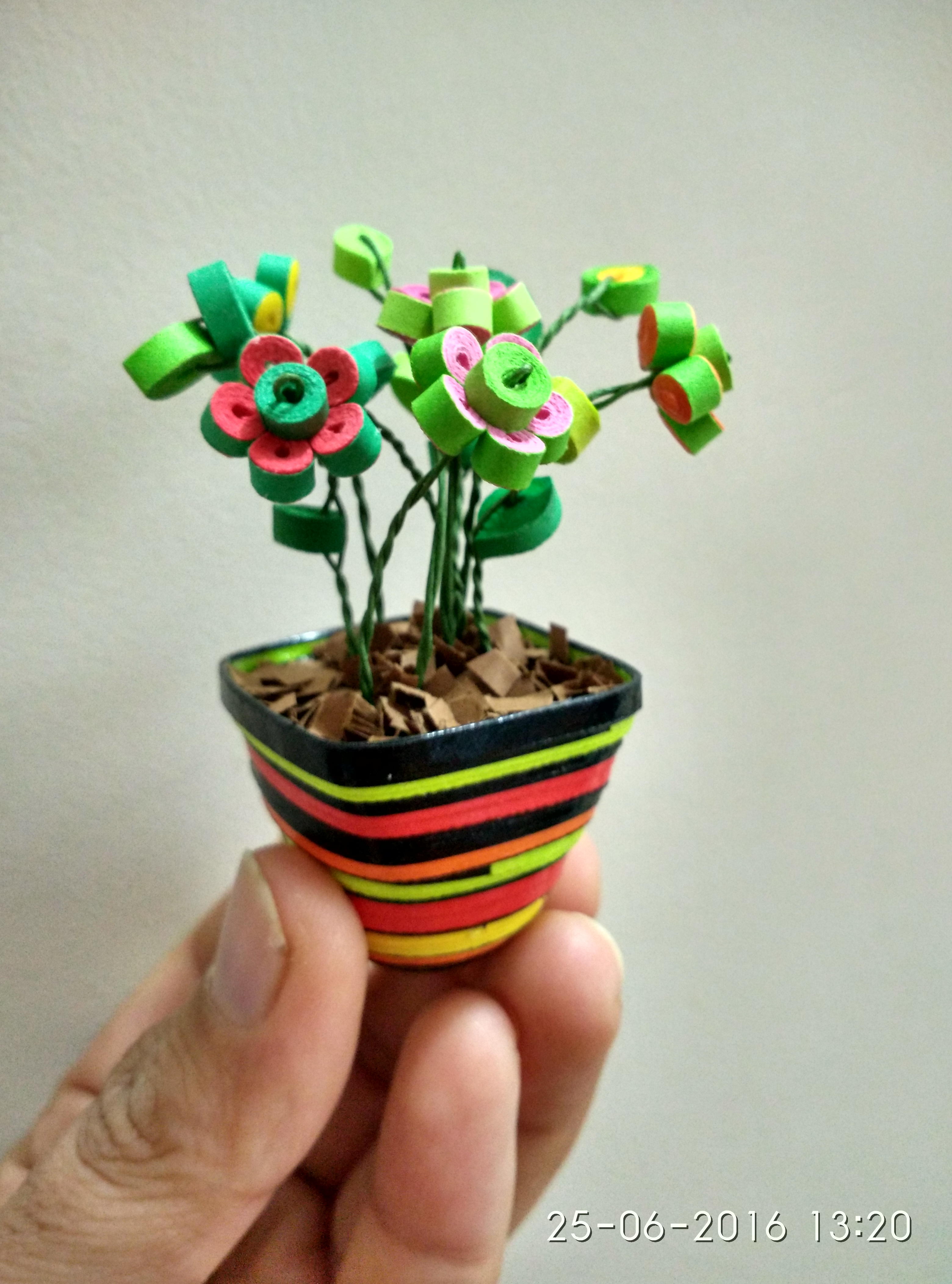Realistic Quilled Miniature Flower Pot From Scratch! 4 Steps Instructables