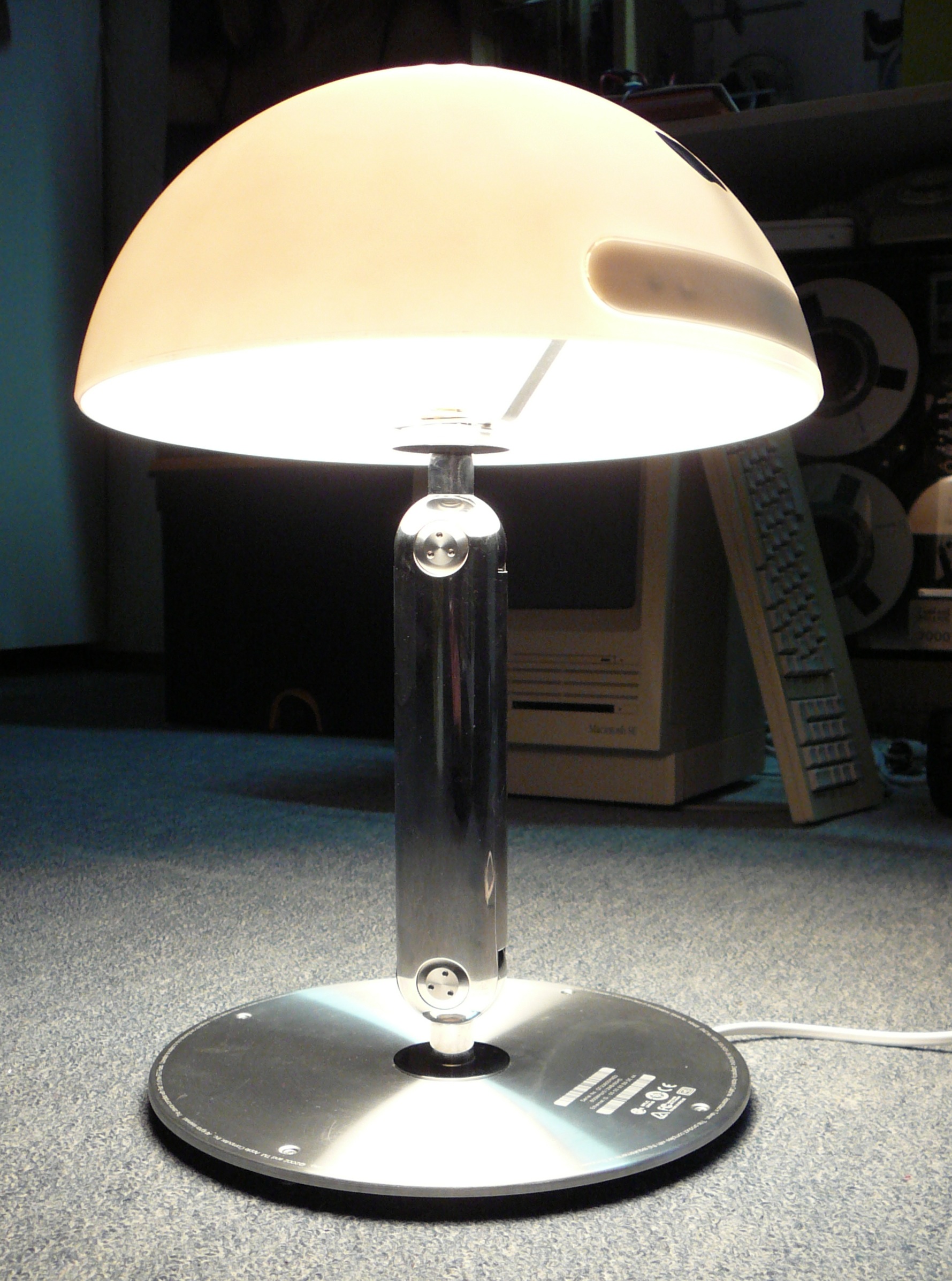 Imac (apple) Tablelamp Instructables