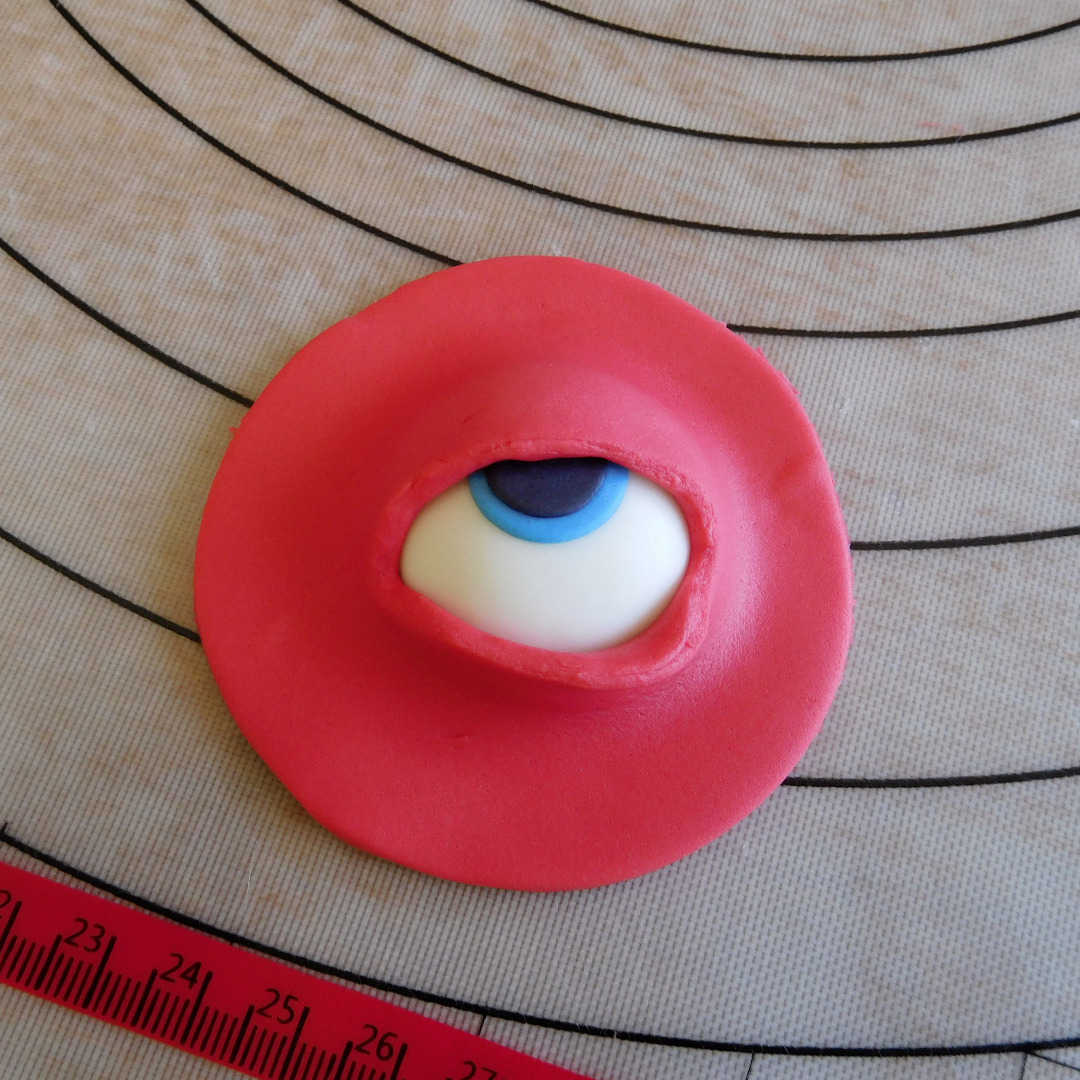 Flesh Wound & Eyeball Cupcake Toppers 4 Steps (with Pictures