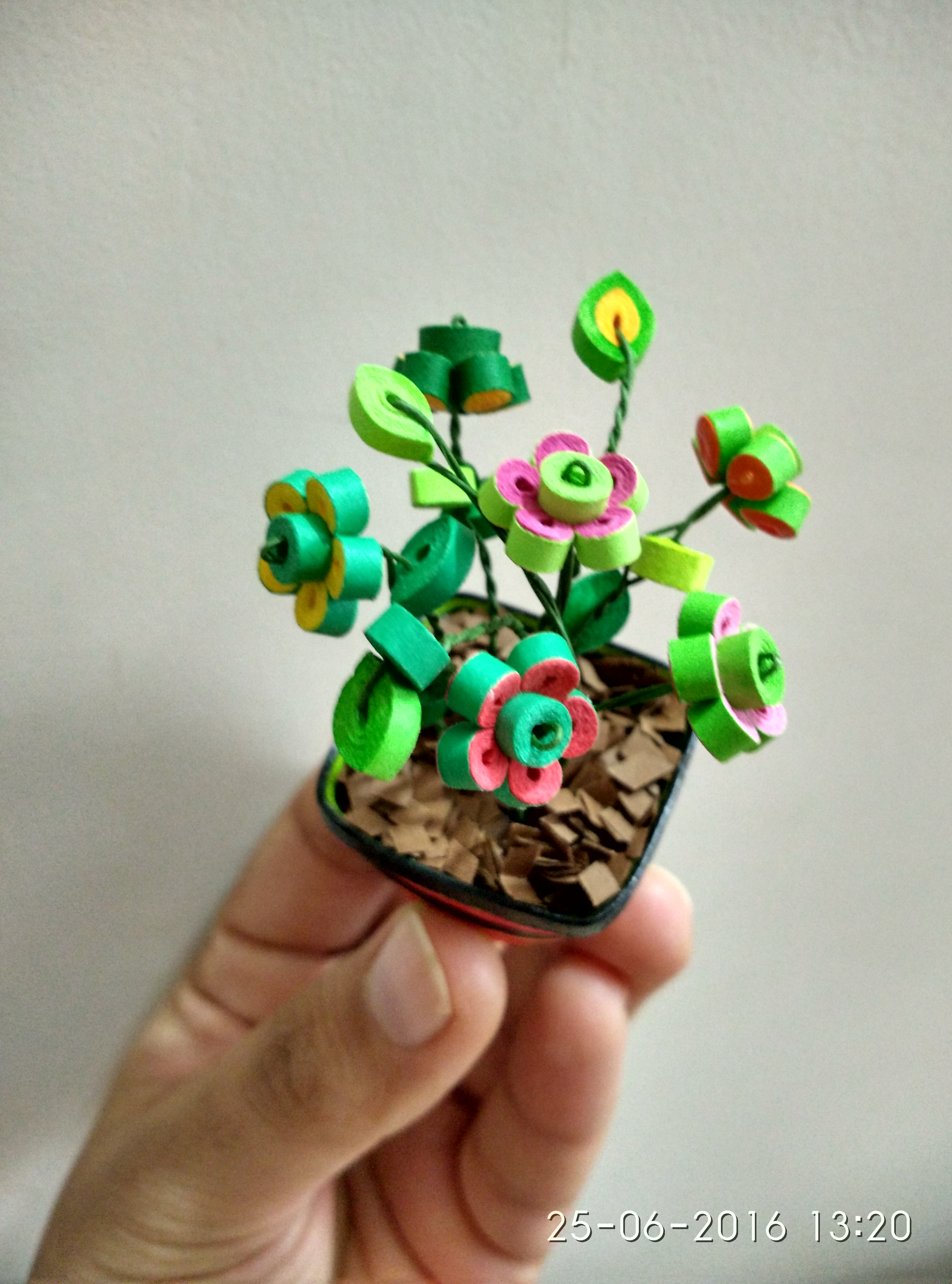 Realistic Quilled Miniature Flower Pot From Scratch! 4 Steps Instructables