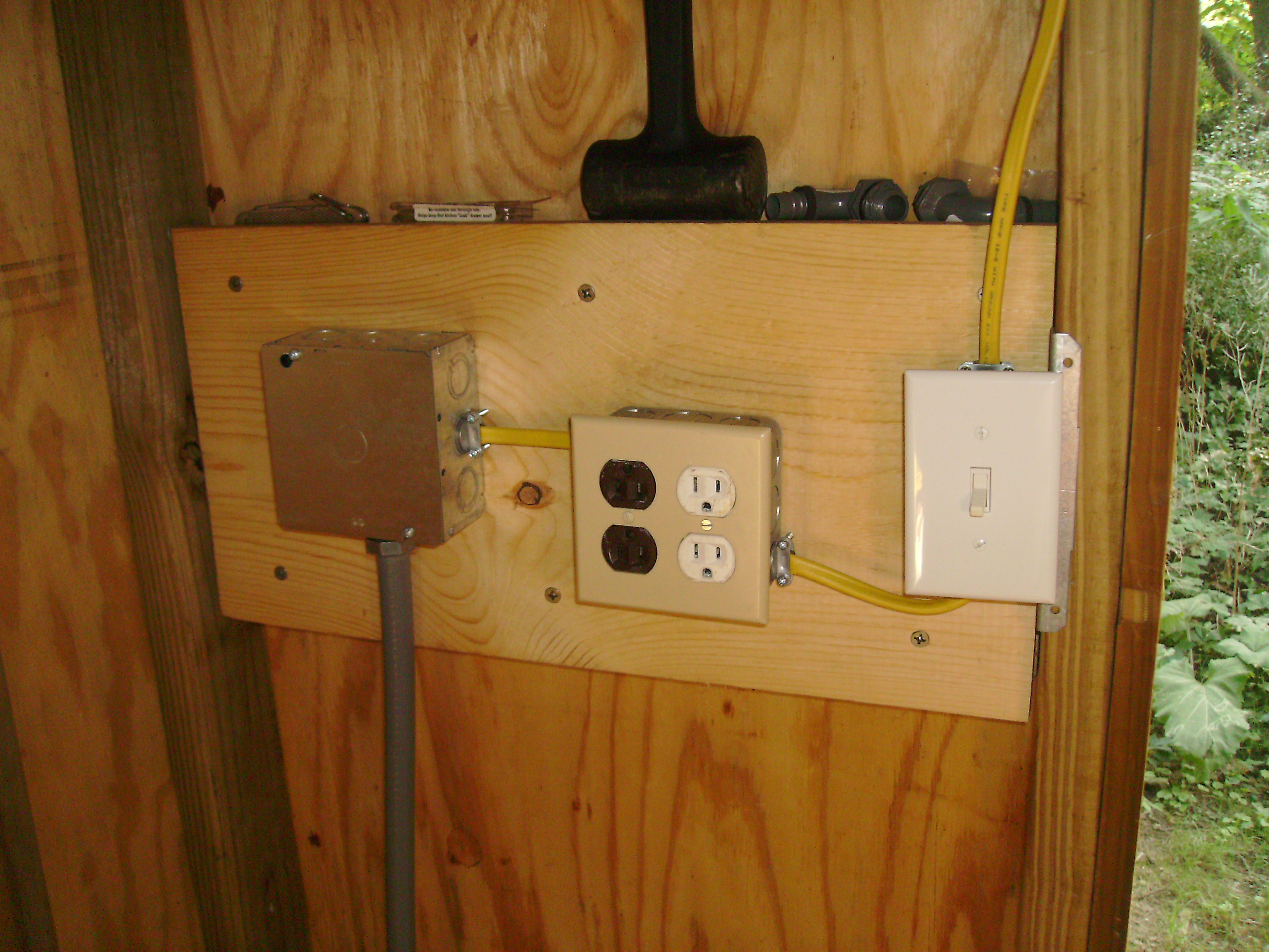 How to Wire a Shed for Electricity : 7 Steps (with Pictures