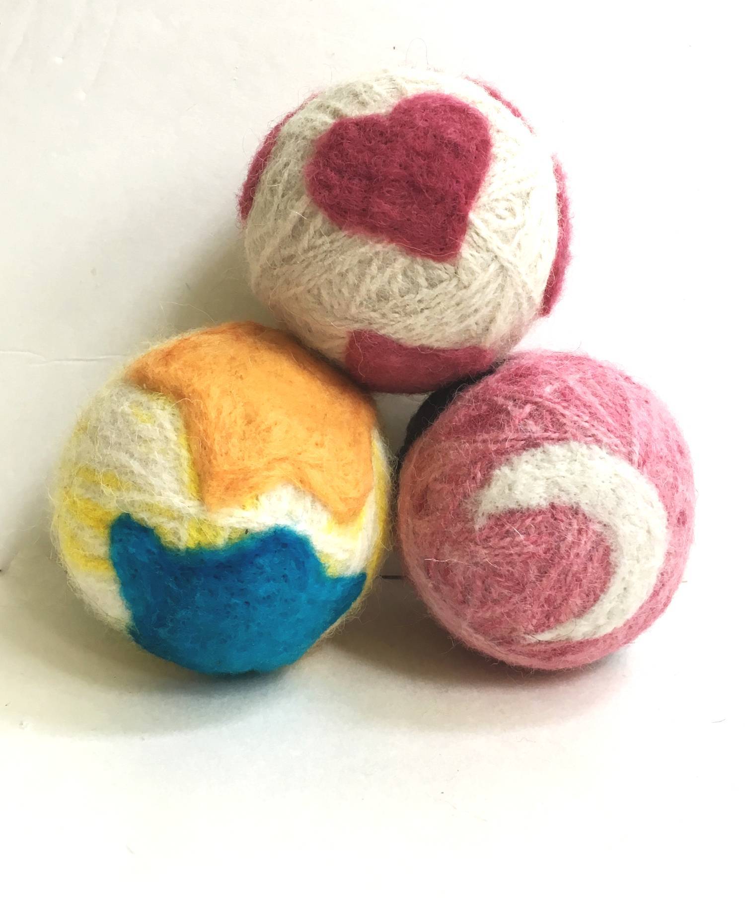 DIY Wool Dryer Balls With Needle Felted Designs 5 Steps Instructables