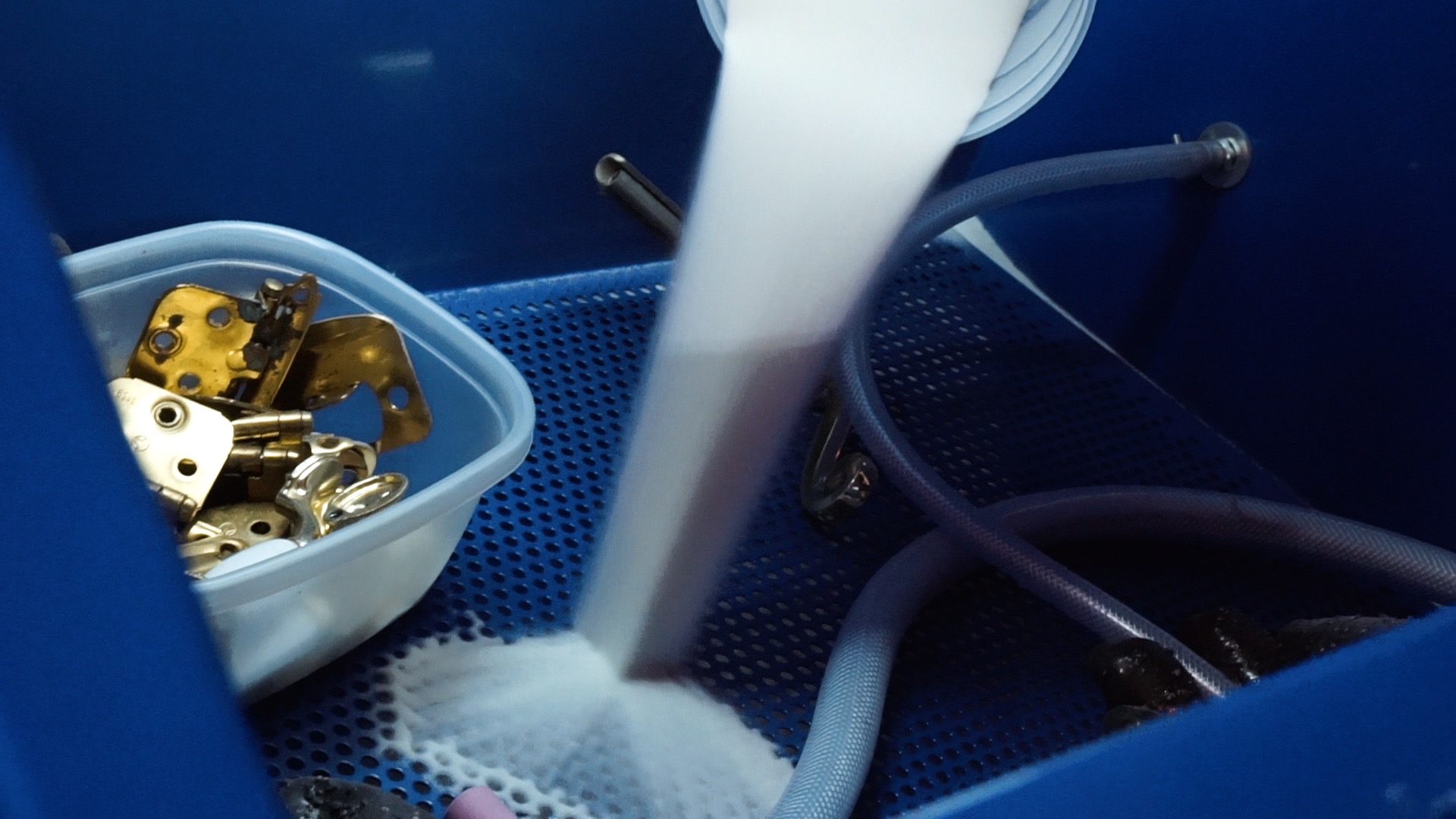 Refinish Brass Hardware Yourself // Powder Coating Project 4 Steps