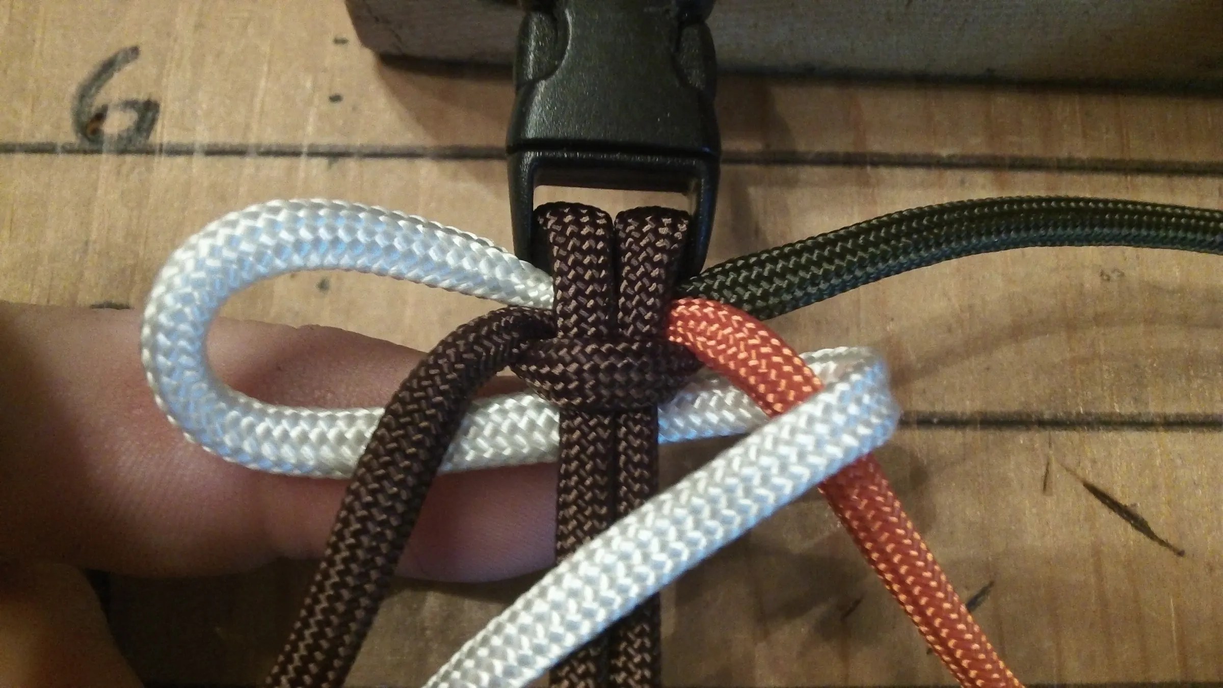 How to Tie a 4 Strand Paracord Braid With a Core and Buckle. 14 Steps