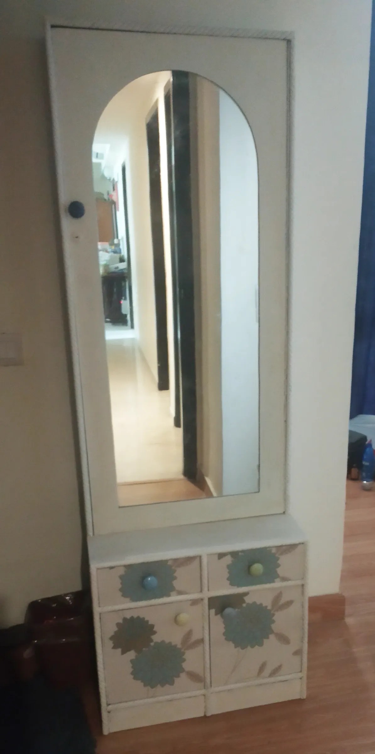 Bringing Old Furniture Back to Life! 4 Steps (with Pictures