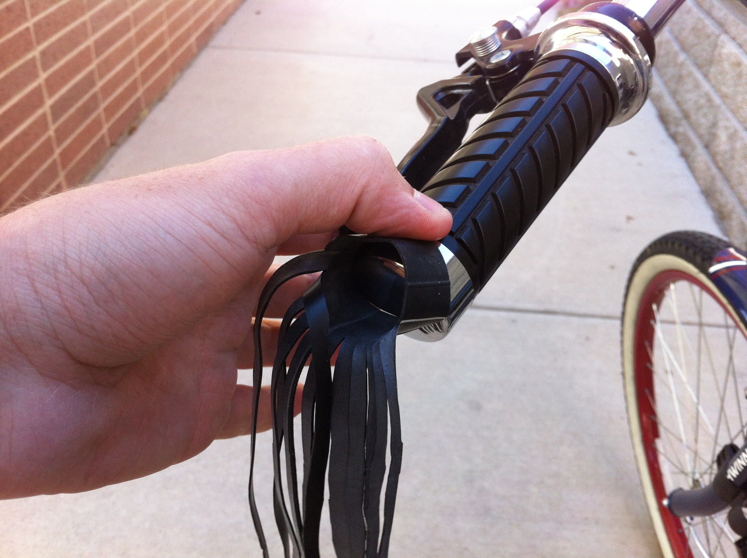 Super Simple Handlebar Tassels From a Bike Inner Tube 5 Steps (with