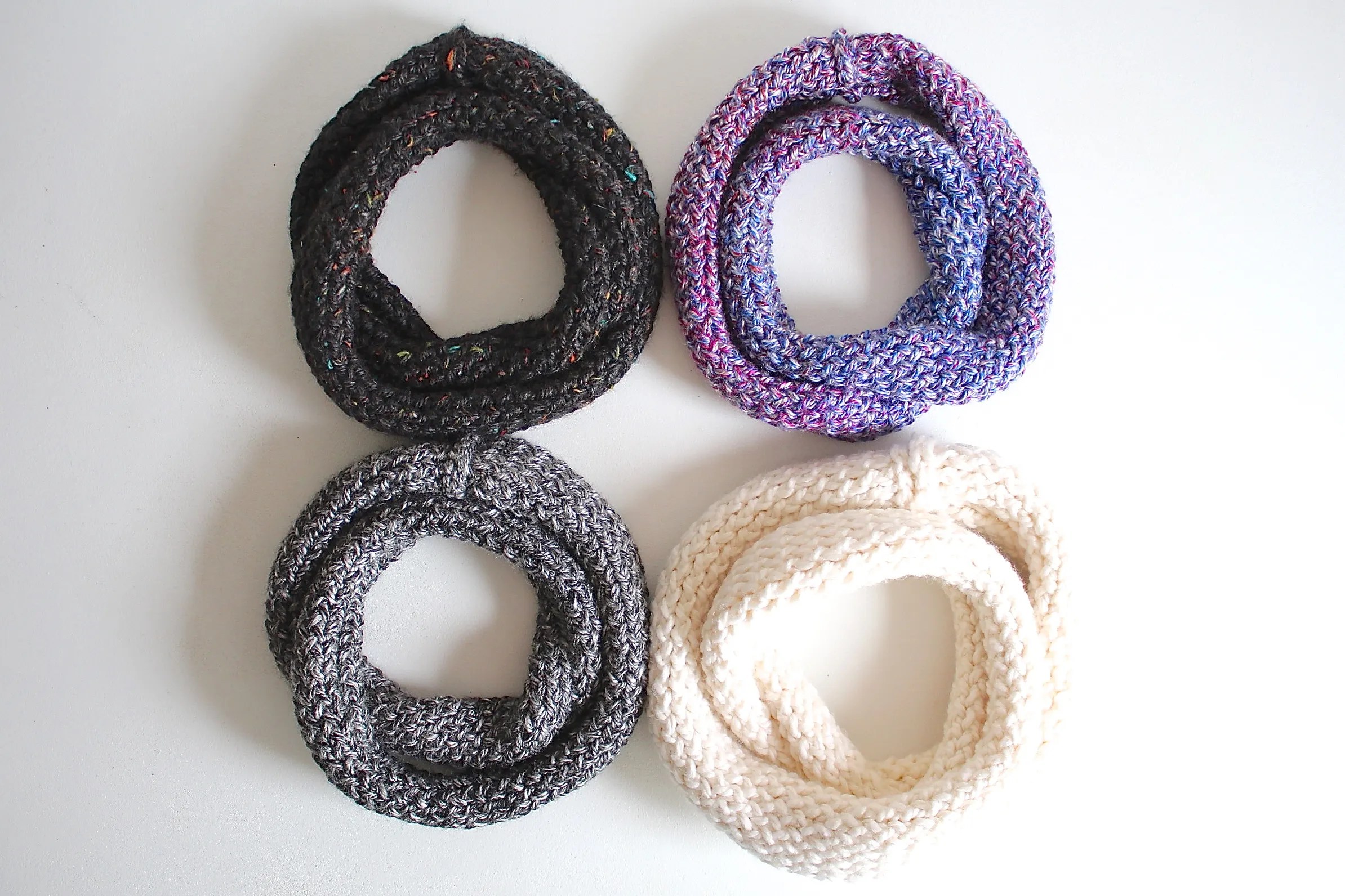 How to Knit an Infinity Scarf on a Loom : 15 Steps (with Pictures
