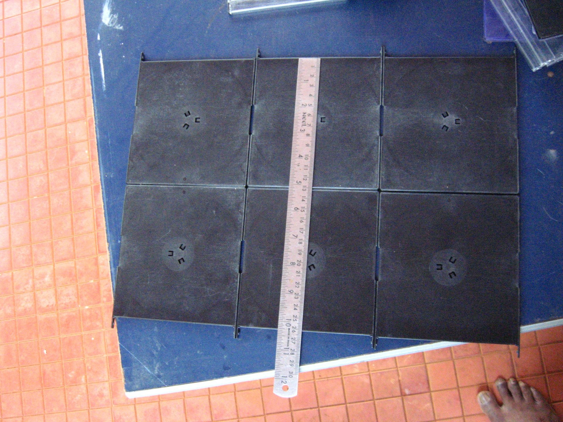 Desktop Organiser With Old CD Jewel Cases 9 Steps (with Pictures