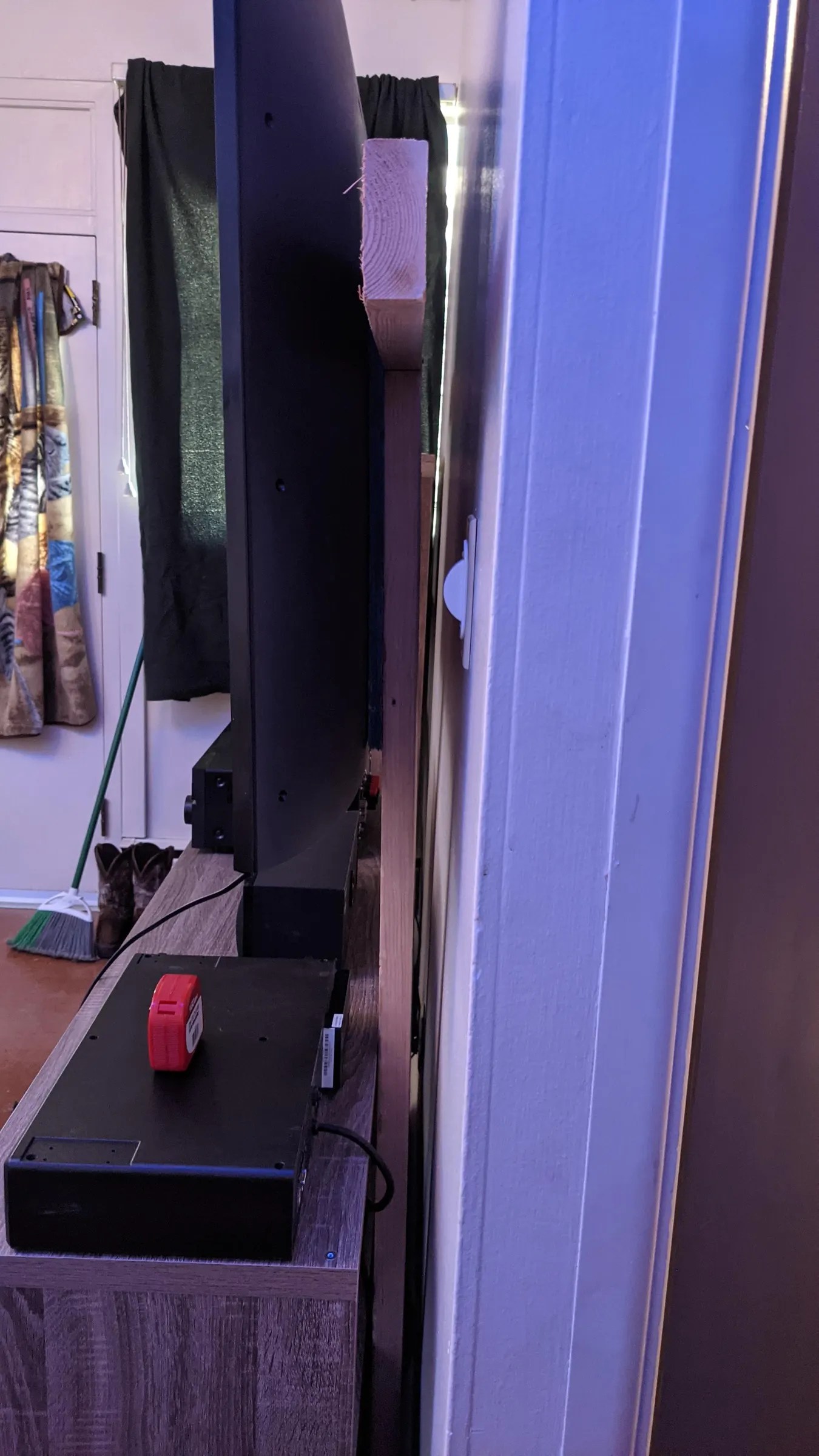 Wall Mount TV Without Holes in Wall, Perfect for Apartment : 6 Steps