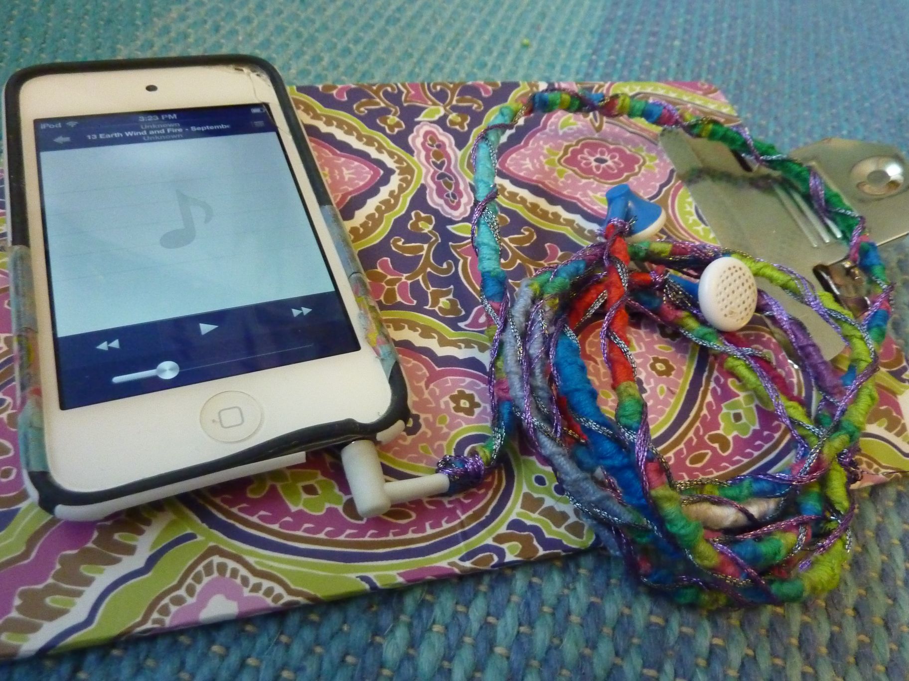 How to Make Earbuds Colorful Using Thread 8 Steps (with Pictures