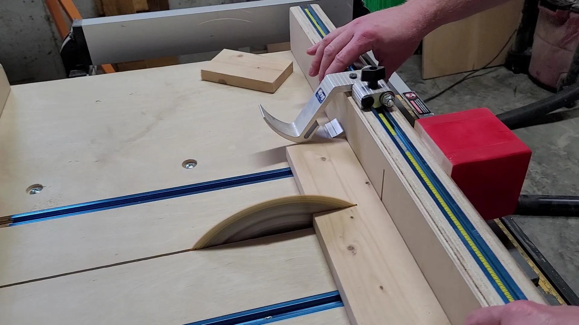Easy Heavy Duty Crosscut Sled : 11 Steps (with Pictures) - Instructables