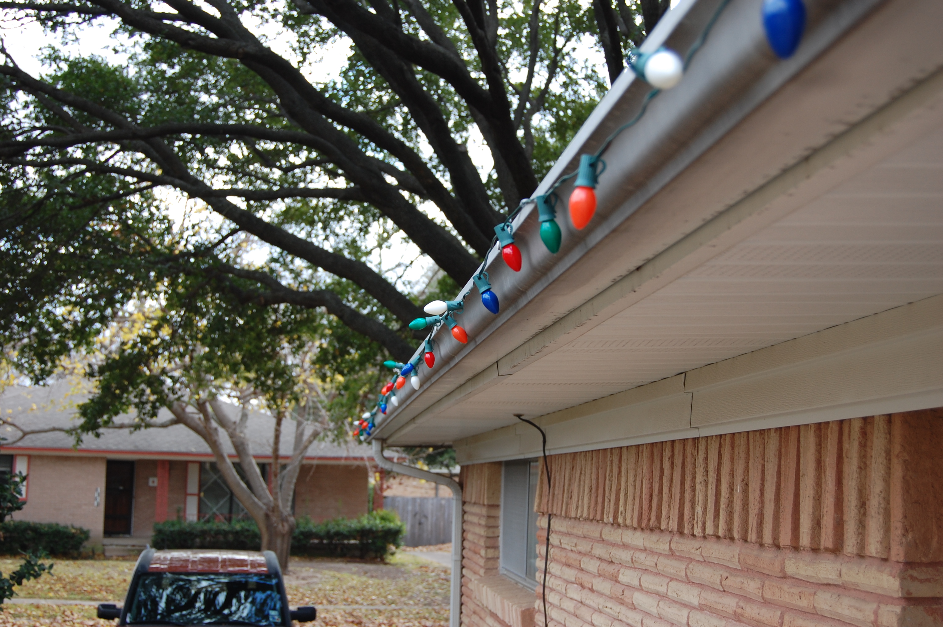 Hanging Christmas Lights Made Easy 4 Steps (with Pictures