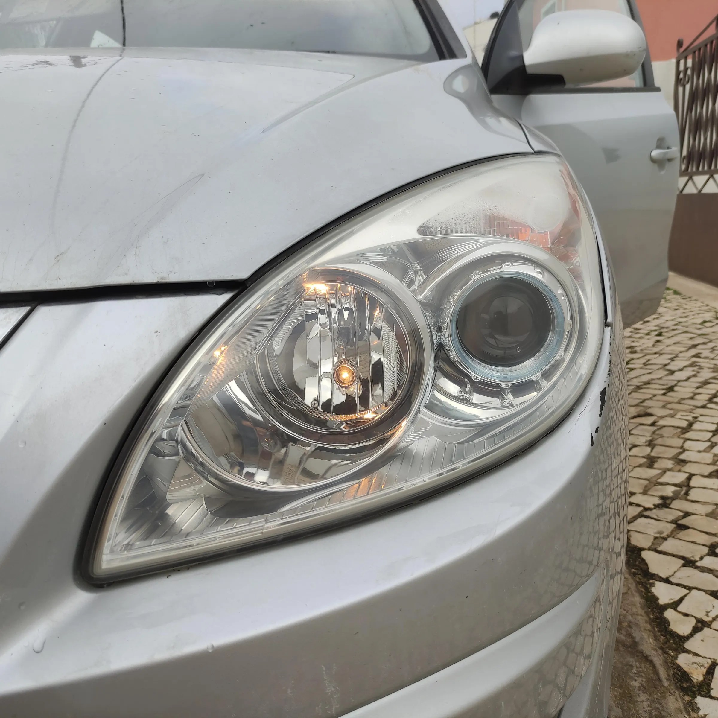 Low Beam Bulb Replace Hyundai I30 20072011 6 Steps Instructables