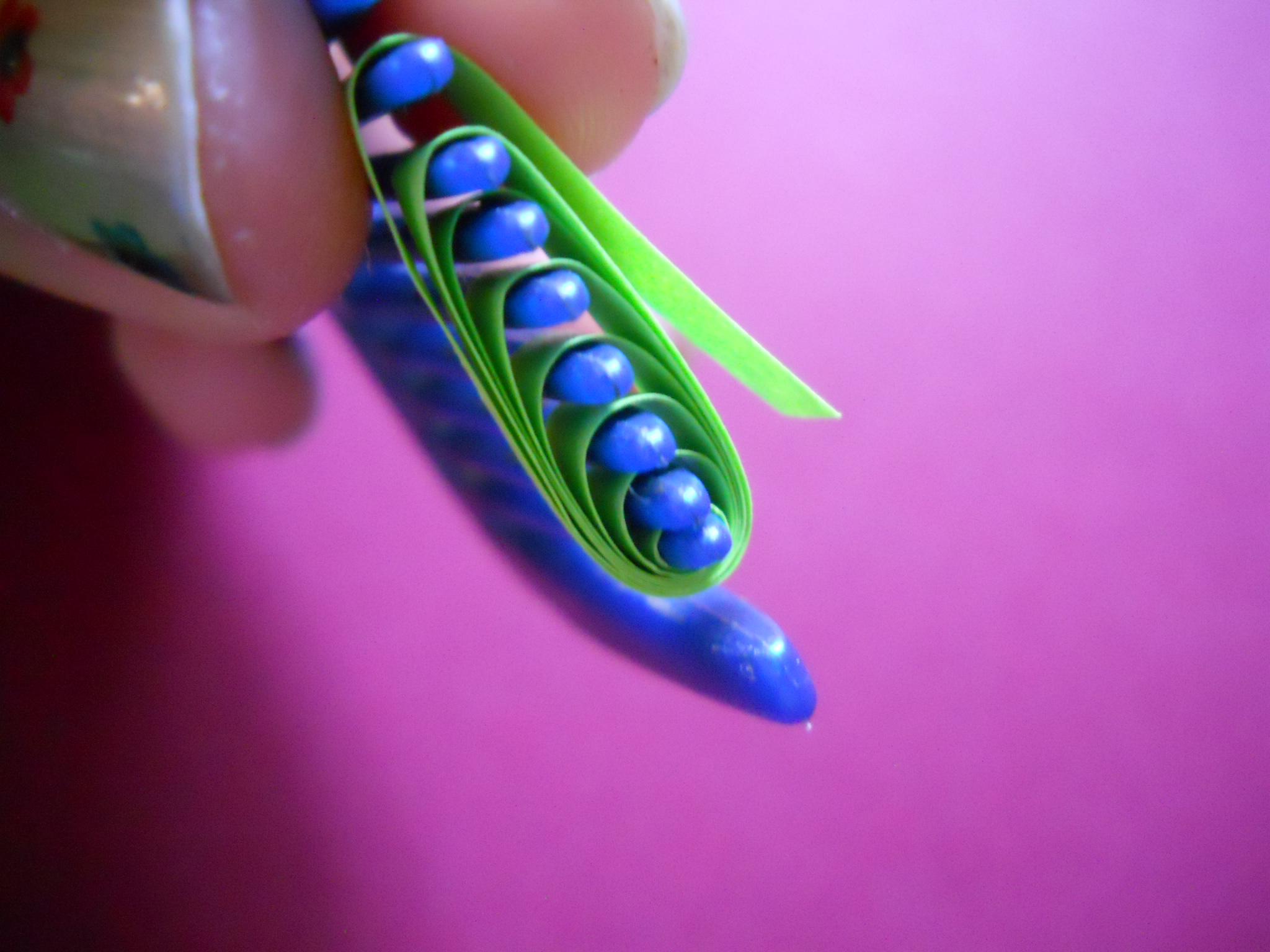 Simple Flower and Leaf Quilling Without a Quilling Tool 4 Steps (with
