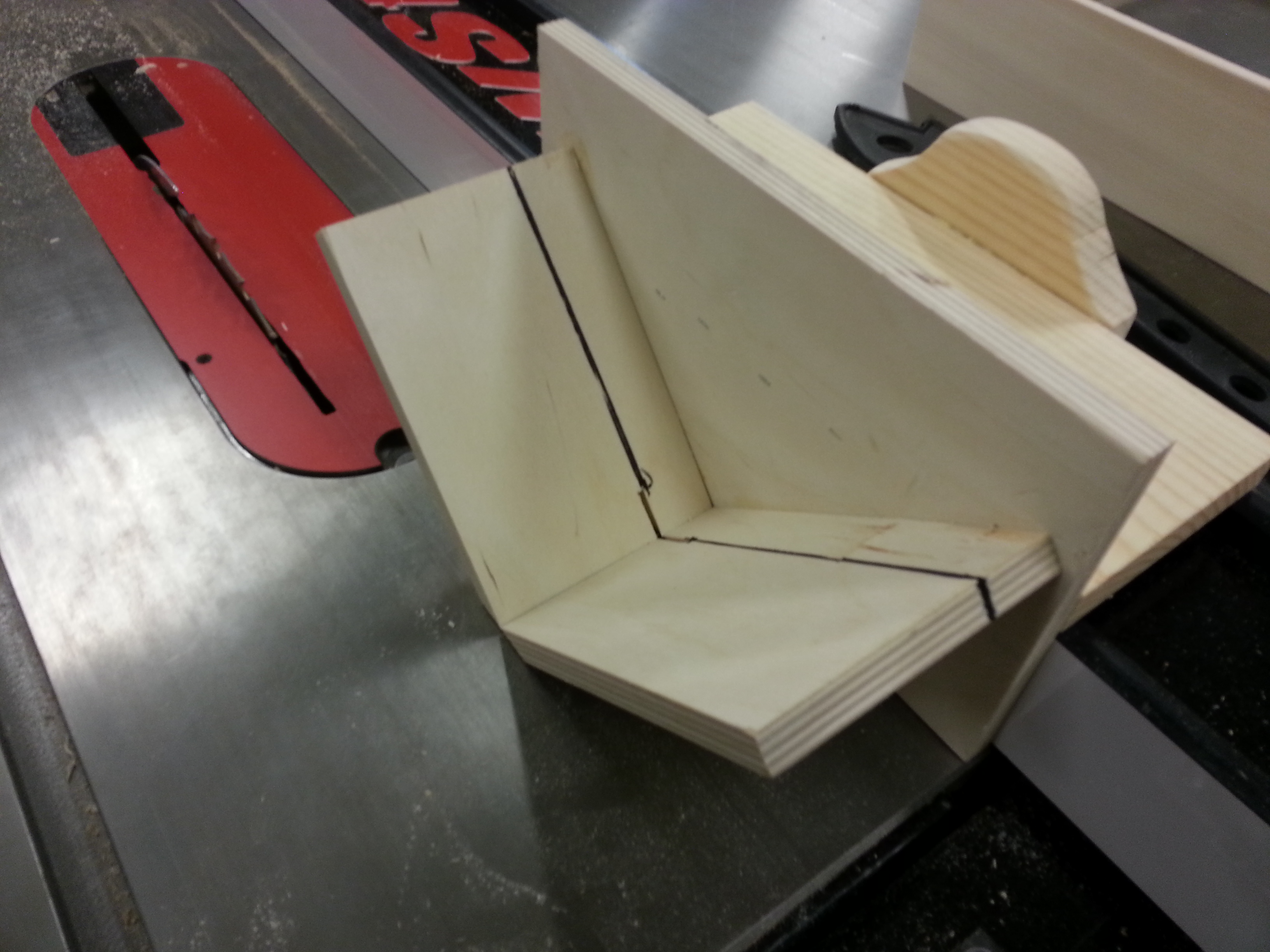 How to Make a Spline Jig to Help Make Your Frames Beautiful at 7 Steps (with Pictures