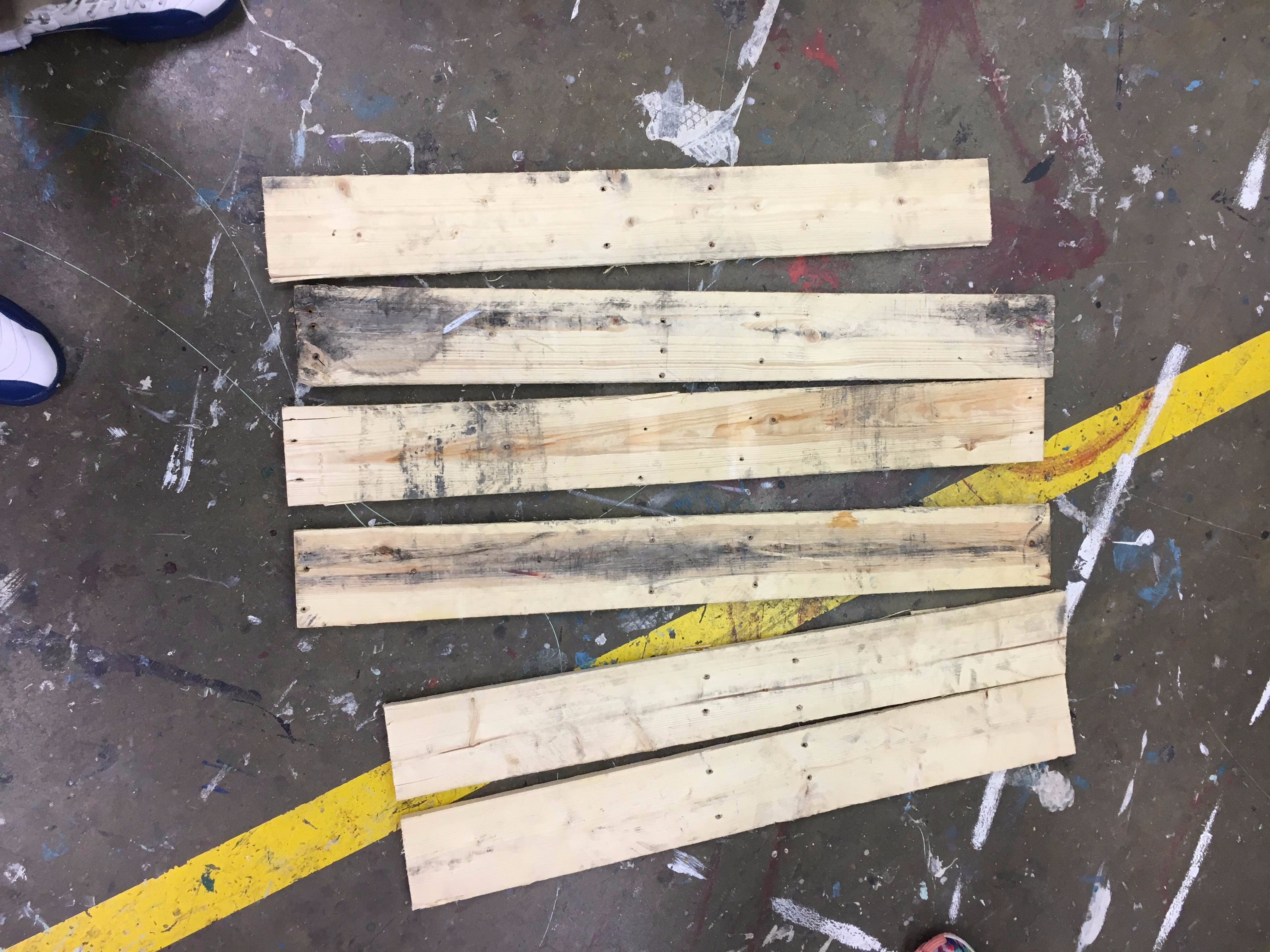 Spray Painted Wood Pallet Creation 11 Steps (with Pictures