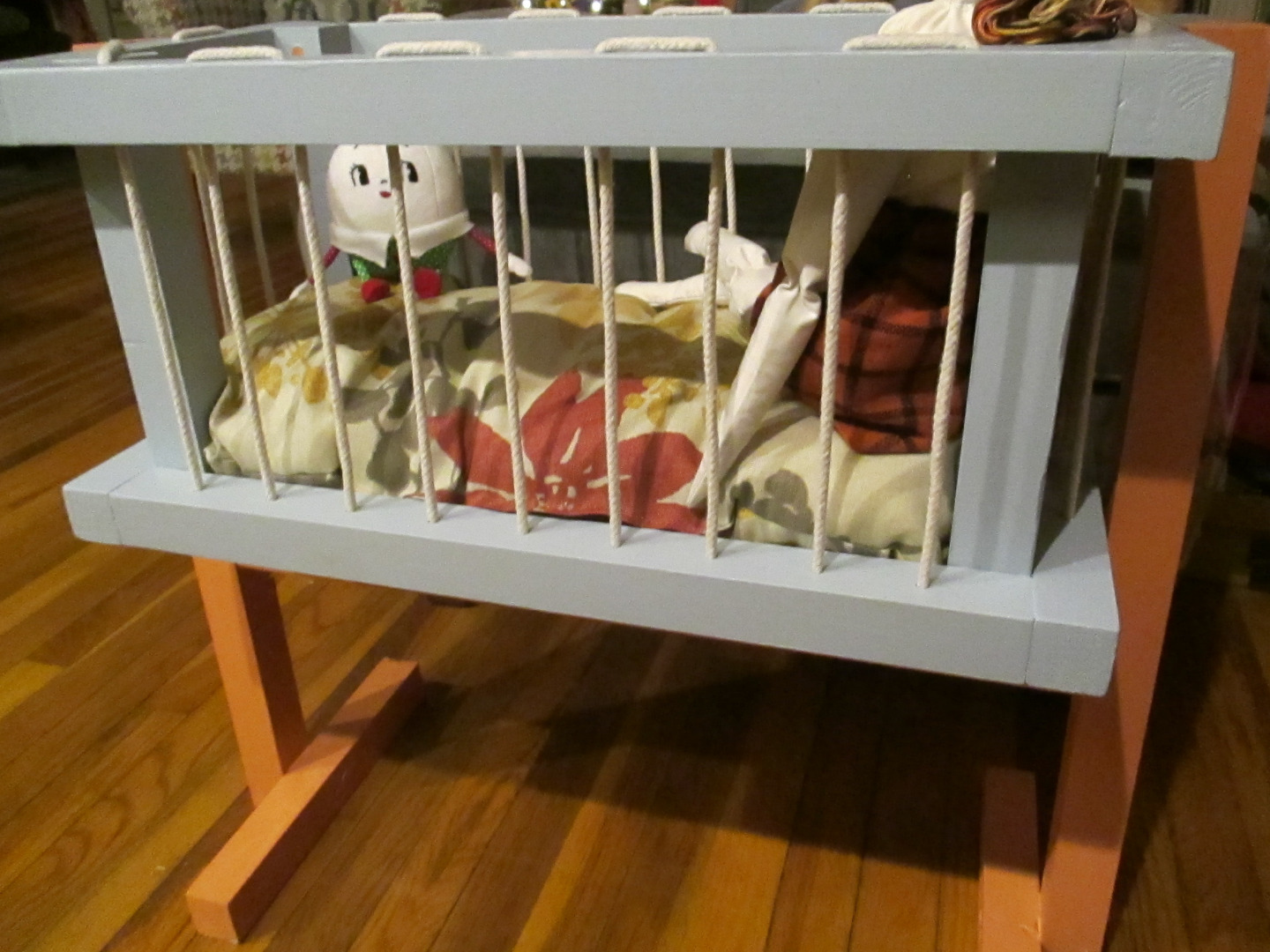 Oldfashioned Crib for Dolls & Stuffies 13 Steps (with Pictures