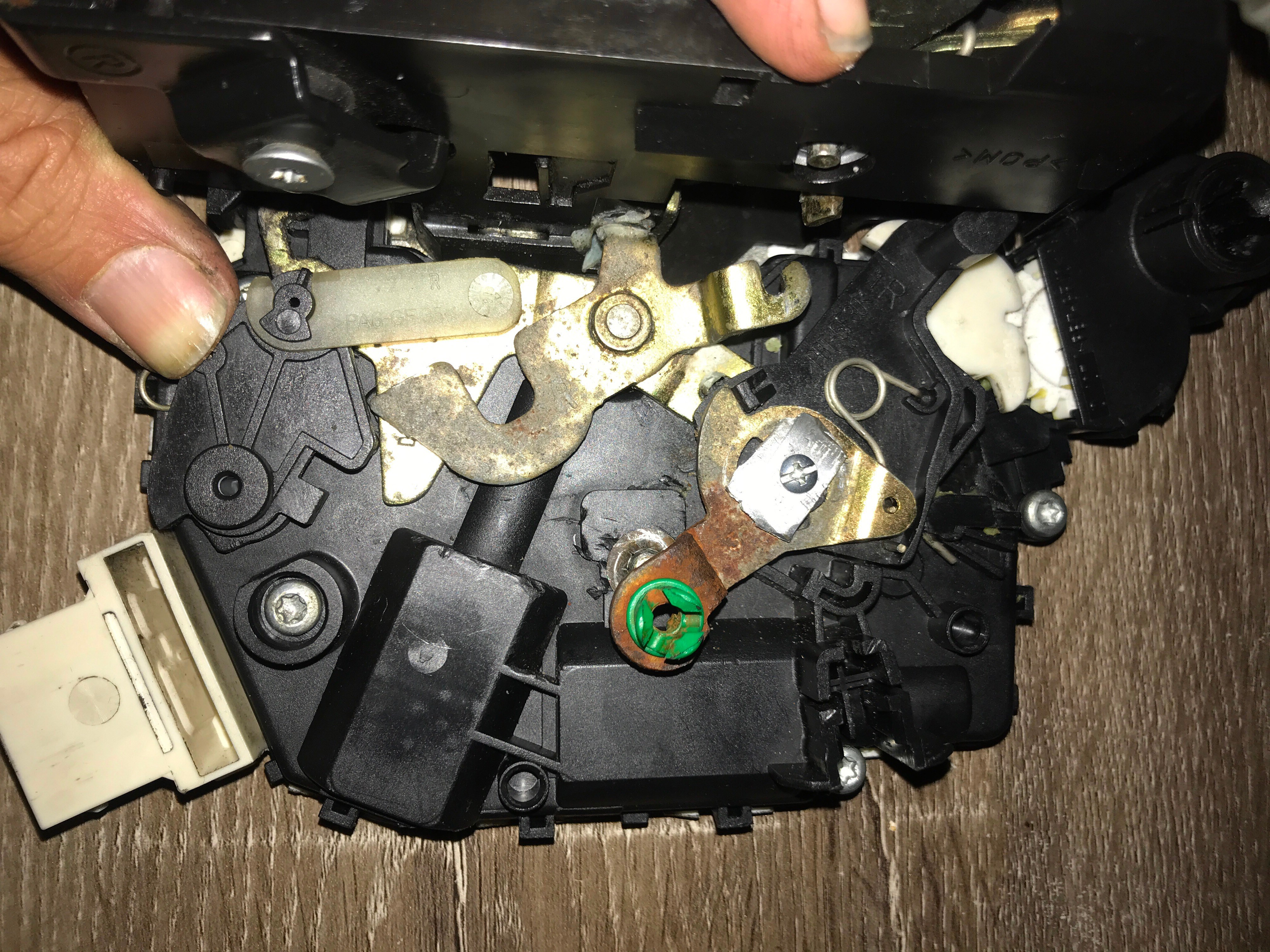 Repair Mini Cooper Electric Door Lock Actuator / Locking Mechanism 18