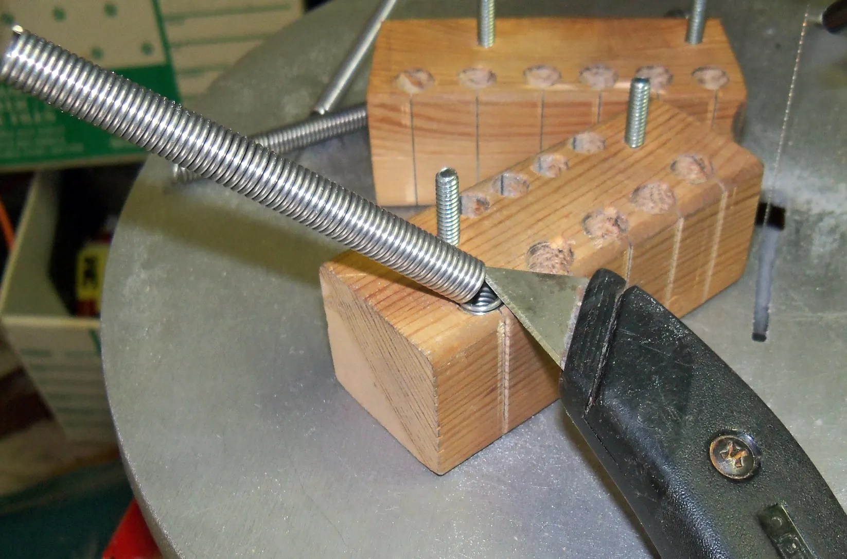 Scroll Saw Jig for Cutting Jump Rings 4 Steps Instructables