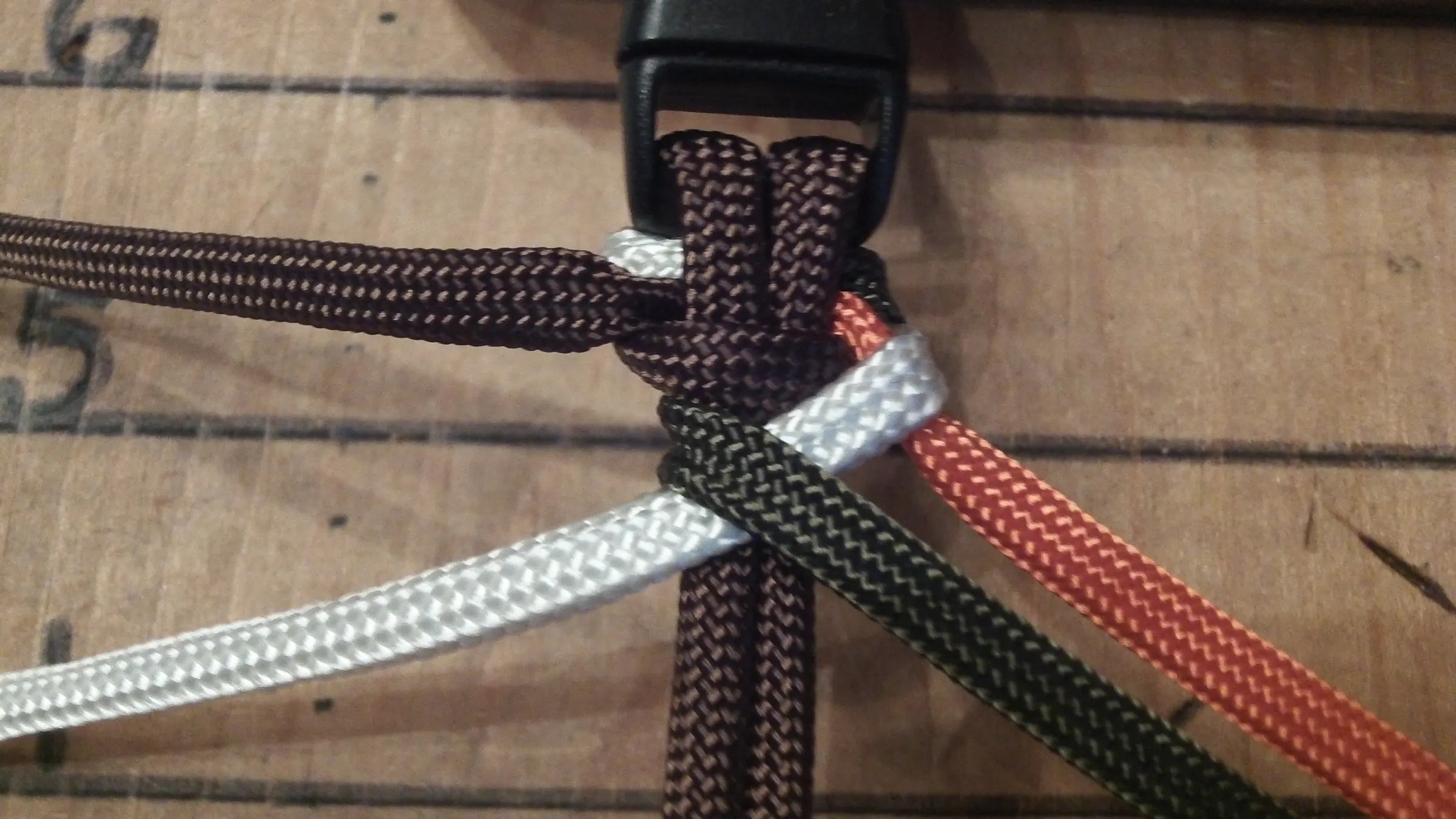 How to Tie a 4 Strand Paracord Braid With a Core and Buckle. 14 Steps
