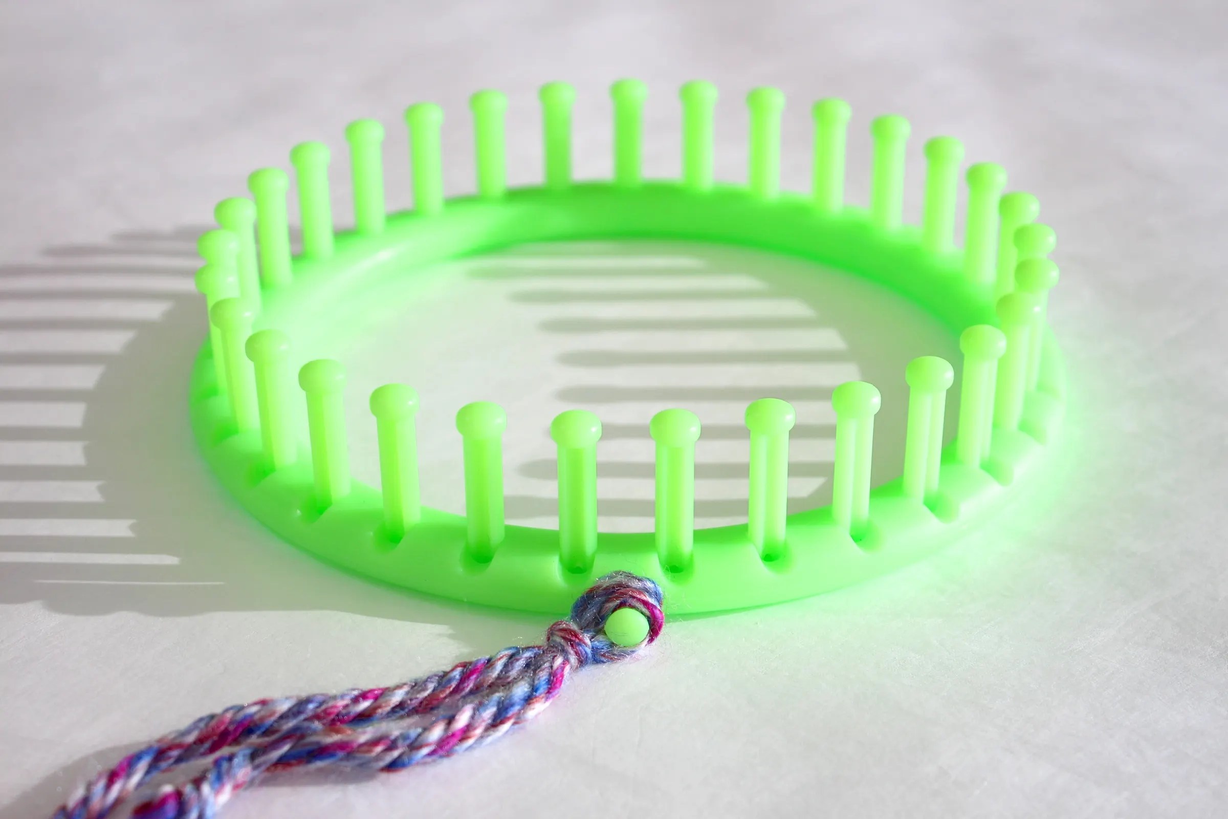 How to Knit an Infinity Scarf on a Loom : 15 Steps (with Pictures