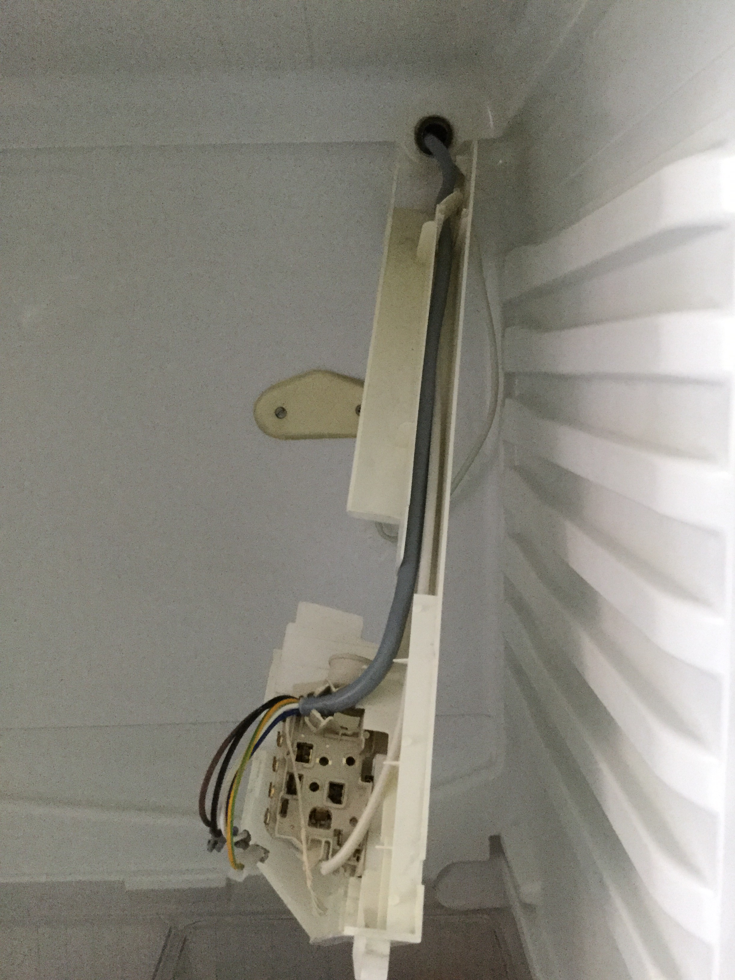 Refrigerator Thermostat Replacement (for the Philips Whirlpool ARG 647/PH) 3 Steps Instructables