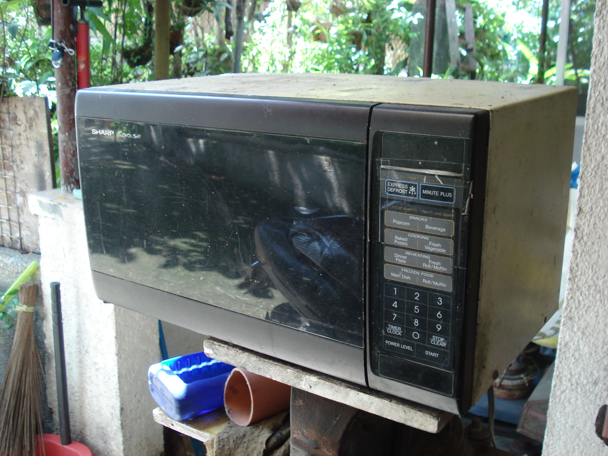 Build a Small Electric Fan From a Scrap Microwave Oven 3 Steps