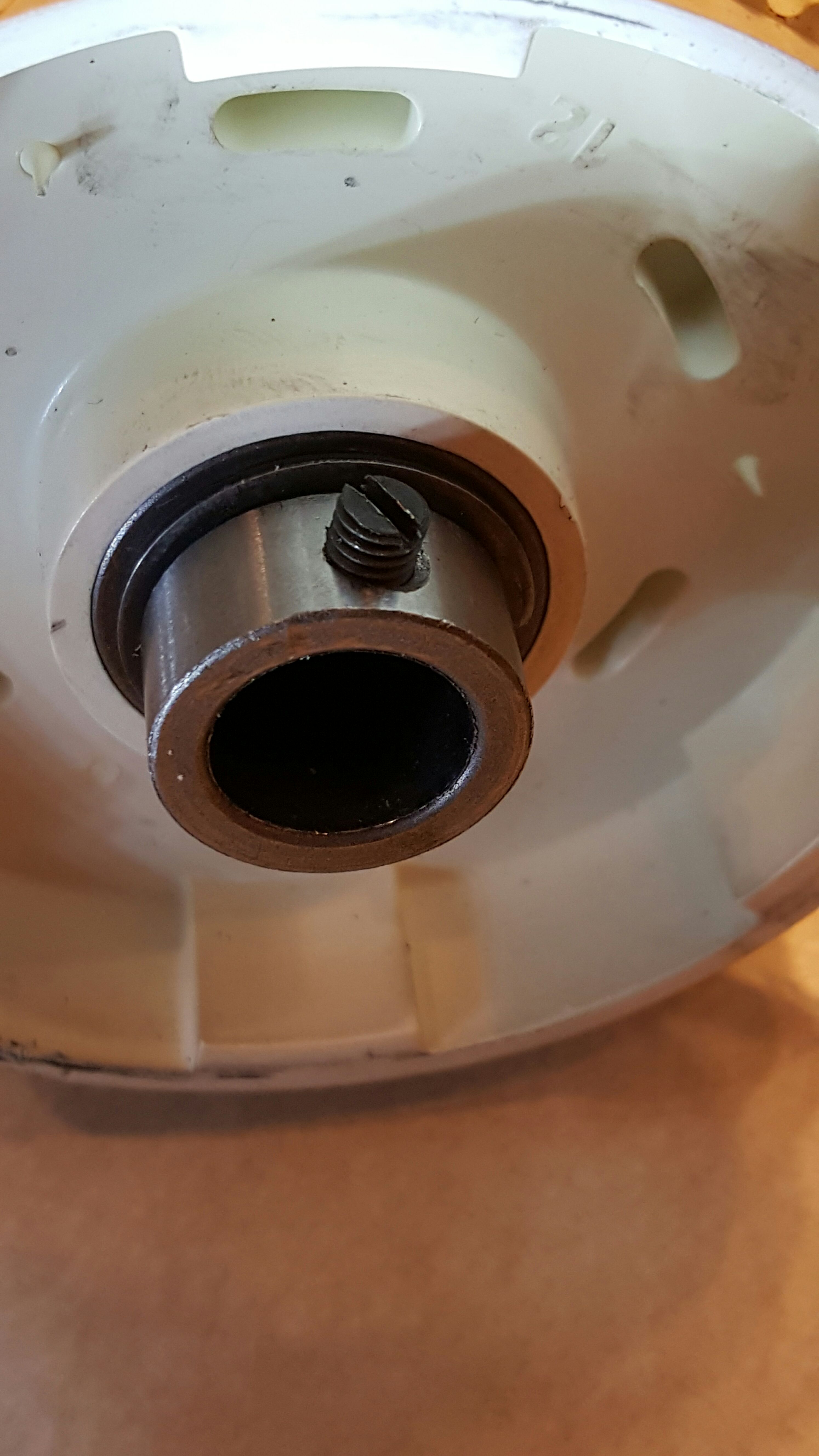 Repair a Broken Singer 57825C Handwheel Clutch Plate. 13 Steps (with