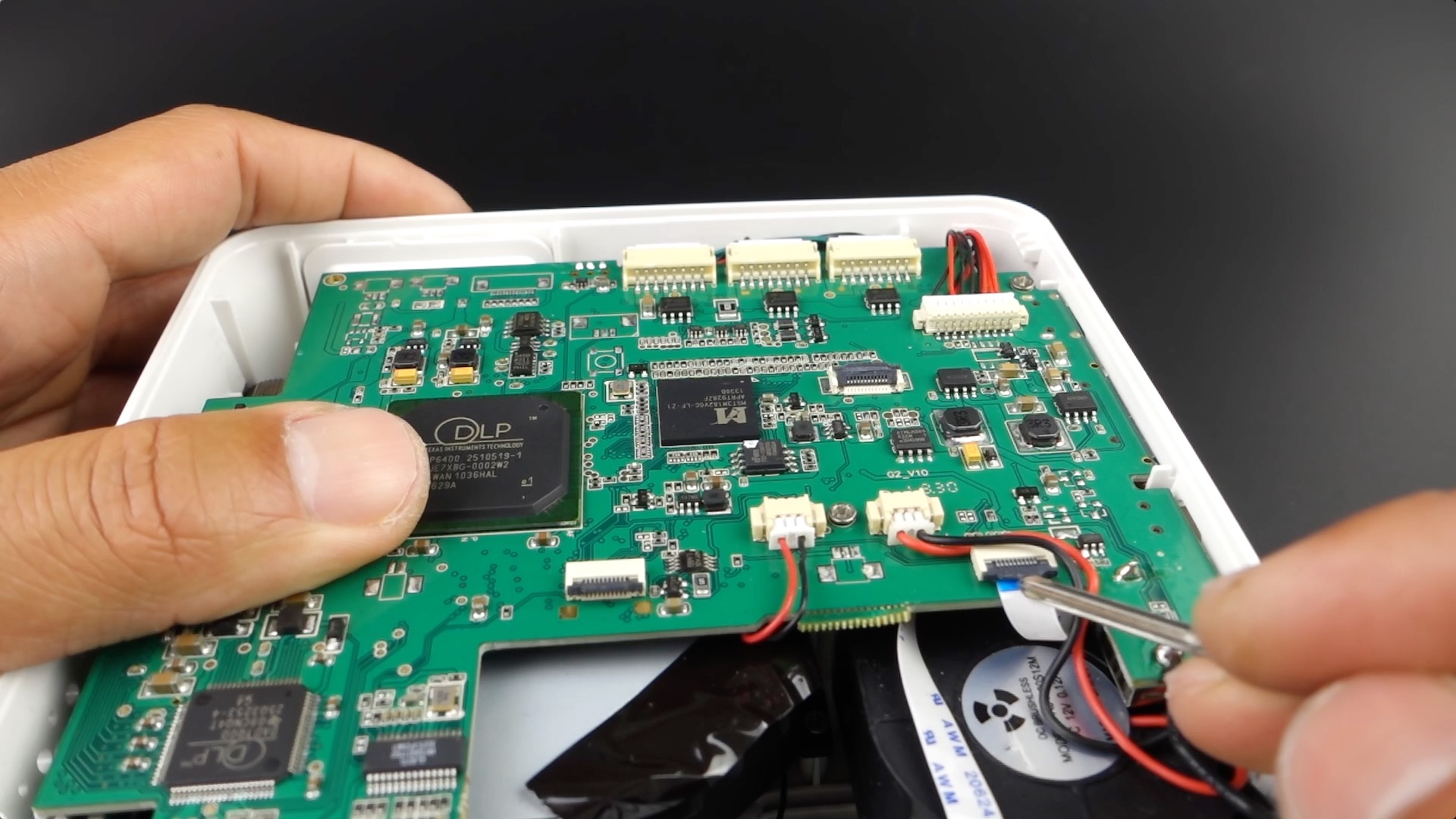 How to Fix BenQ JoyBee GP2 Projector White Dots and Dead Pixels 5 Steps Instructables