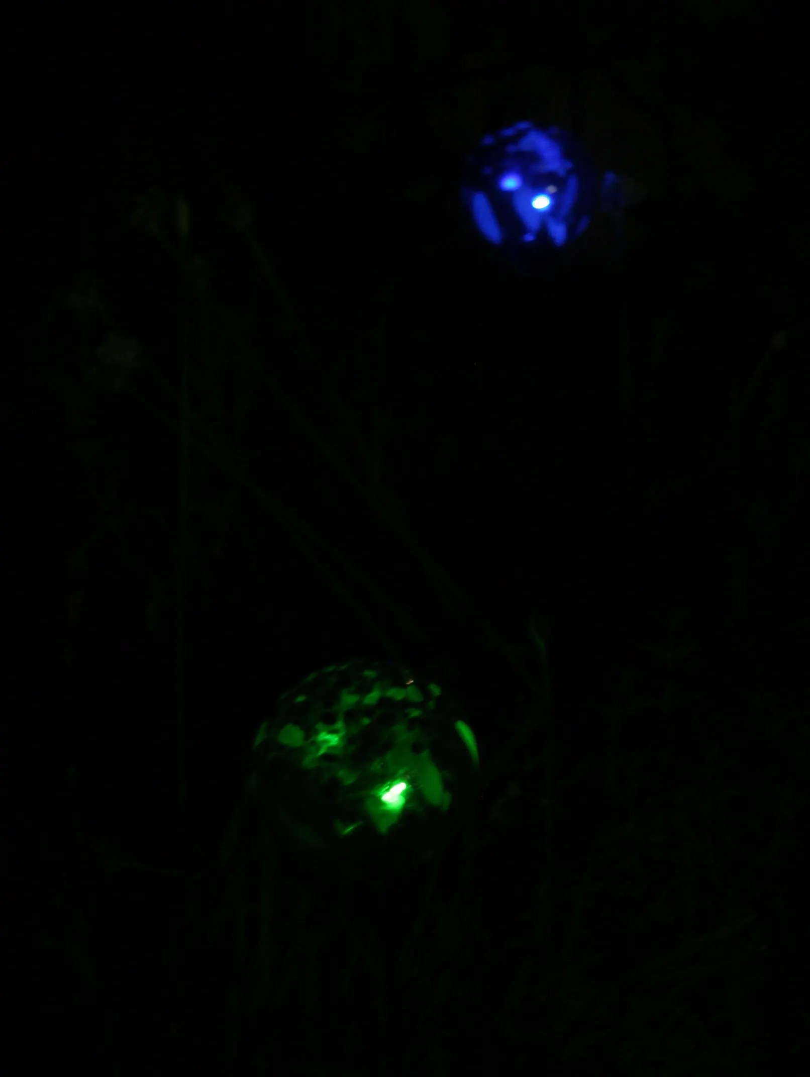 Replace a Broken Glass Globe on a Solarpowered Garden Light 4 Steps Instructables