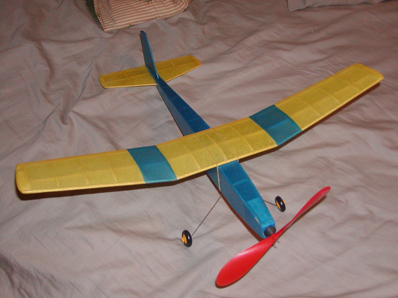 Covering a Model Airplane in Tissue 6 Steps (with Pictures