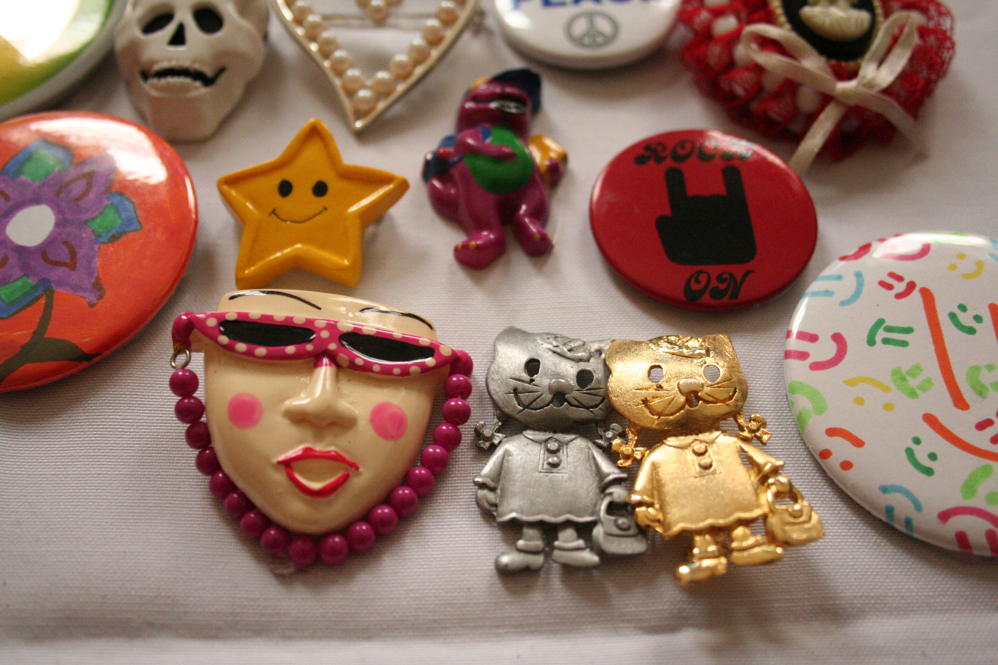 Vintage Pin / Button Wall Art 4 Steps Instructables