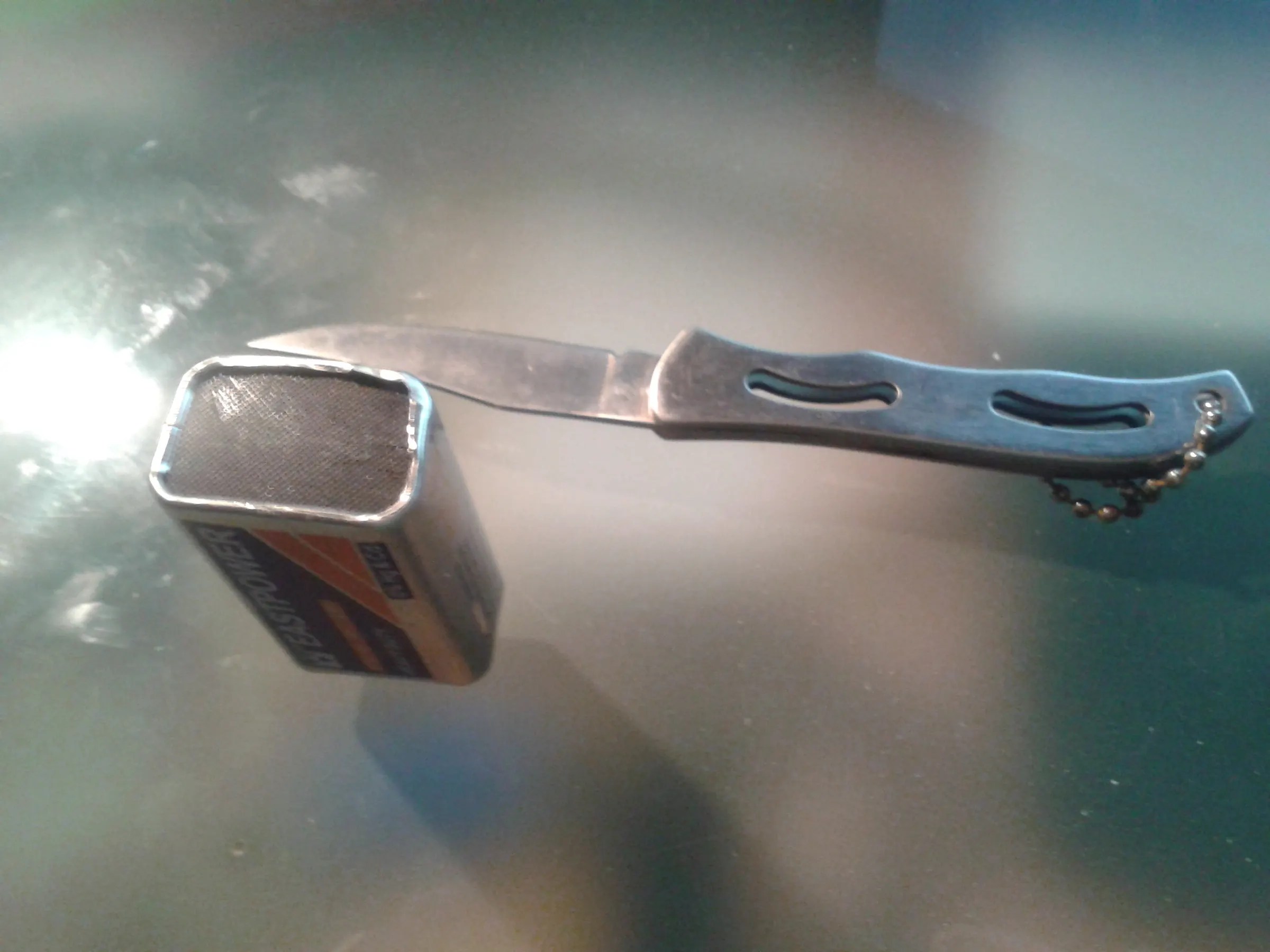 How to Make One Flashlight From an Old 9V Battery : 5 Steps - Instructables