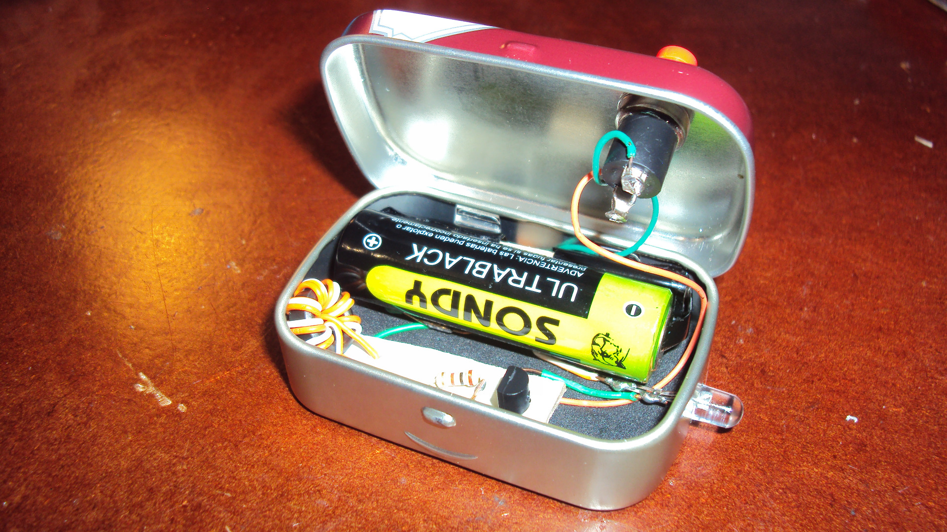 DIY ALTOIDS SMALLS JOULE THIEF FLASHLIGHT 7 Steps (with Pictures