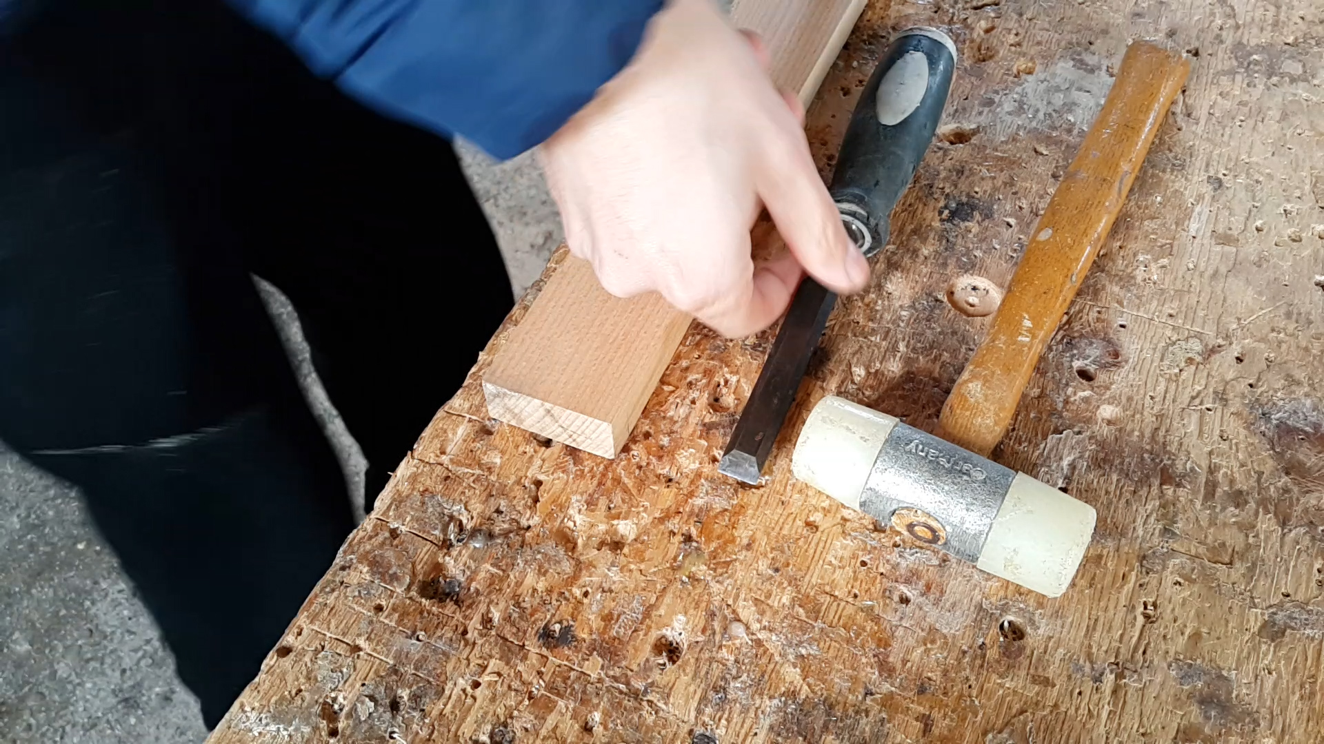 How to Hide a Screw : 6 Steps (with Pictures) - Instructables