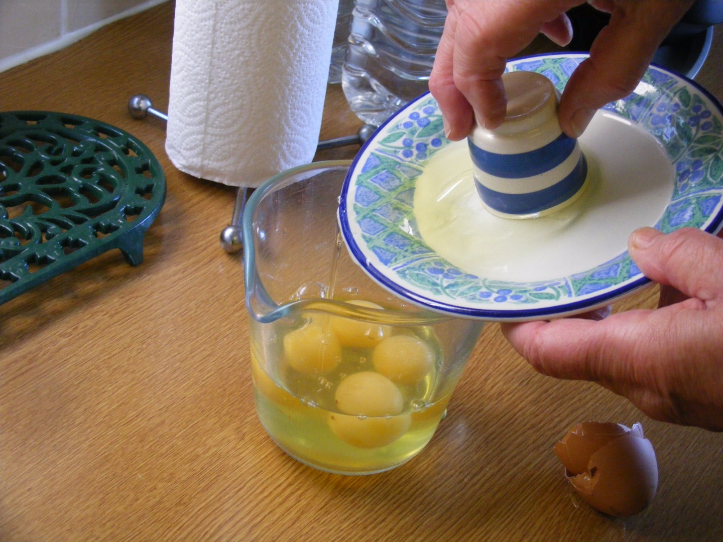 Separating an Egg the Easiest Way Possible. 5 Steps Instructables