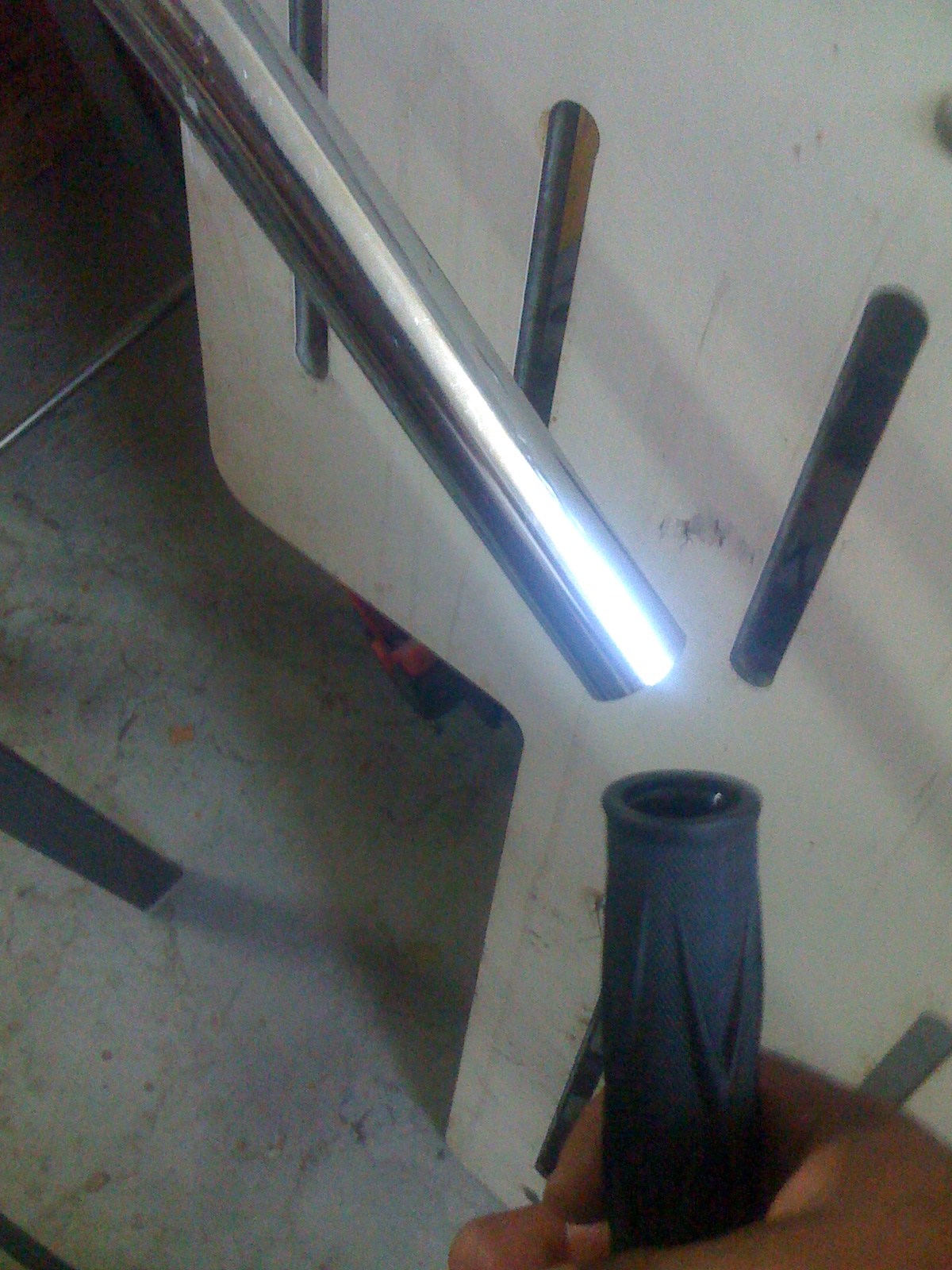 How to Remove Your Handlebar Grips in One Piece 3 Steps Instructables