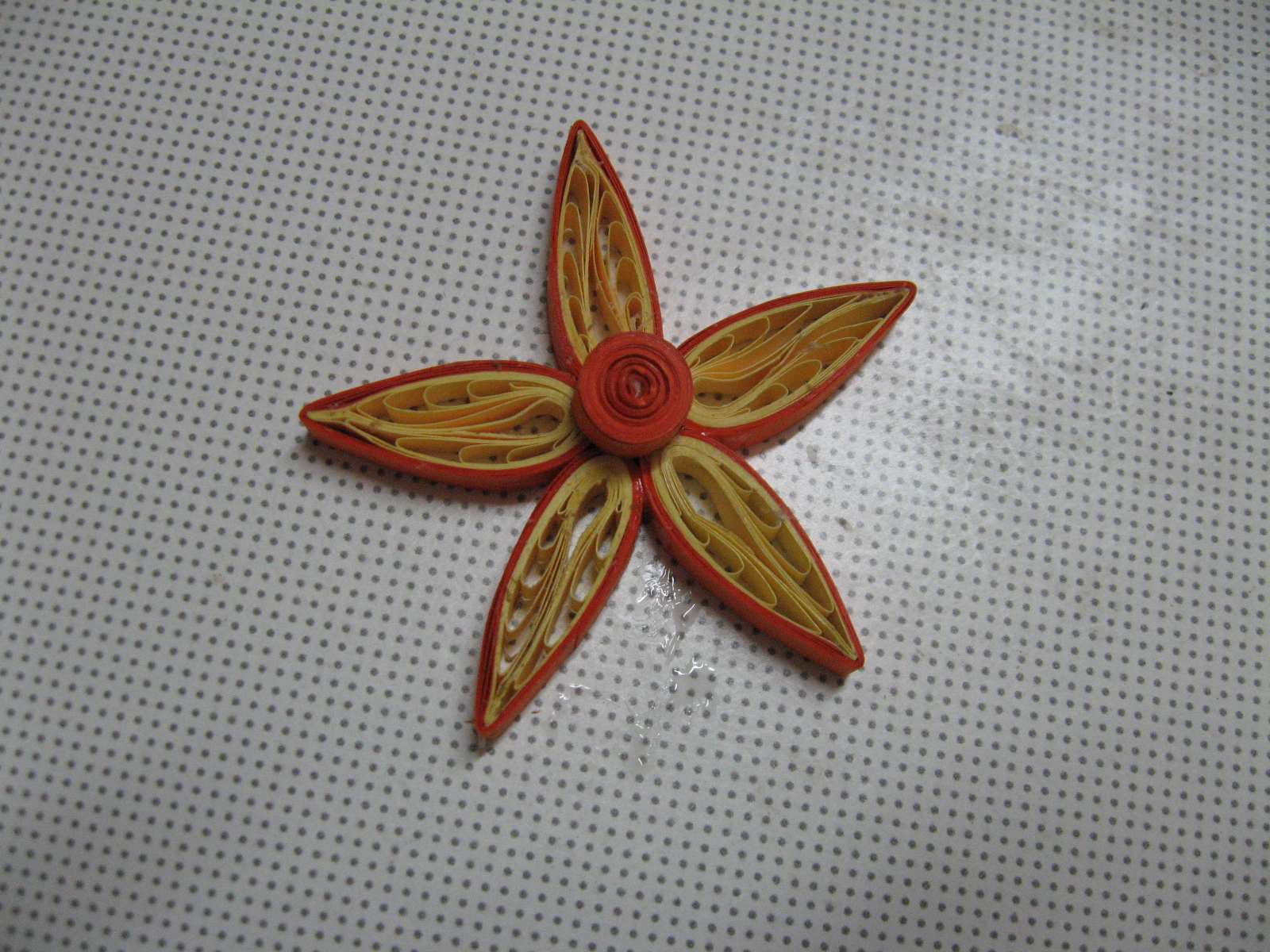 Quilling a Flower With Leaves and Stem 8 Steps (with Pictures