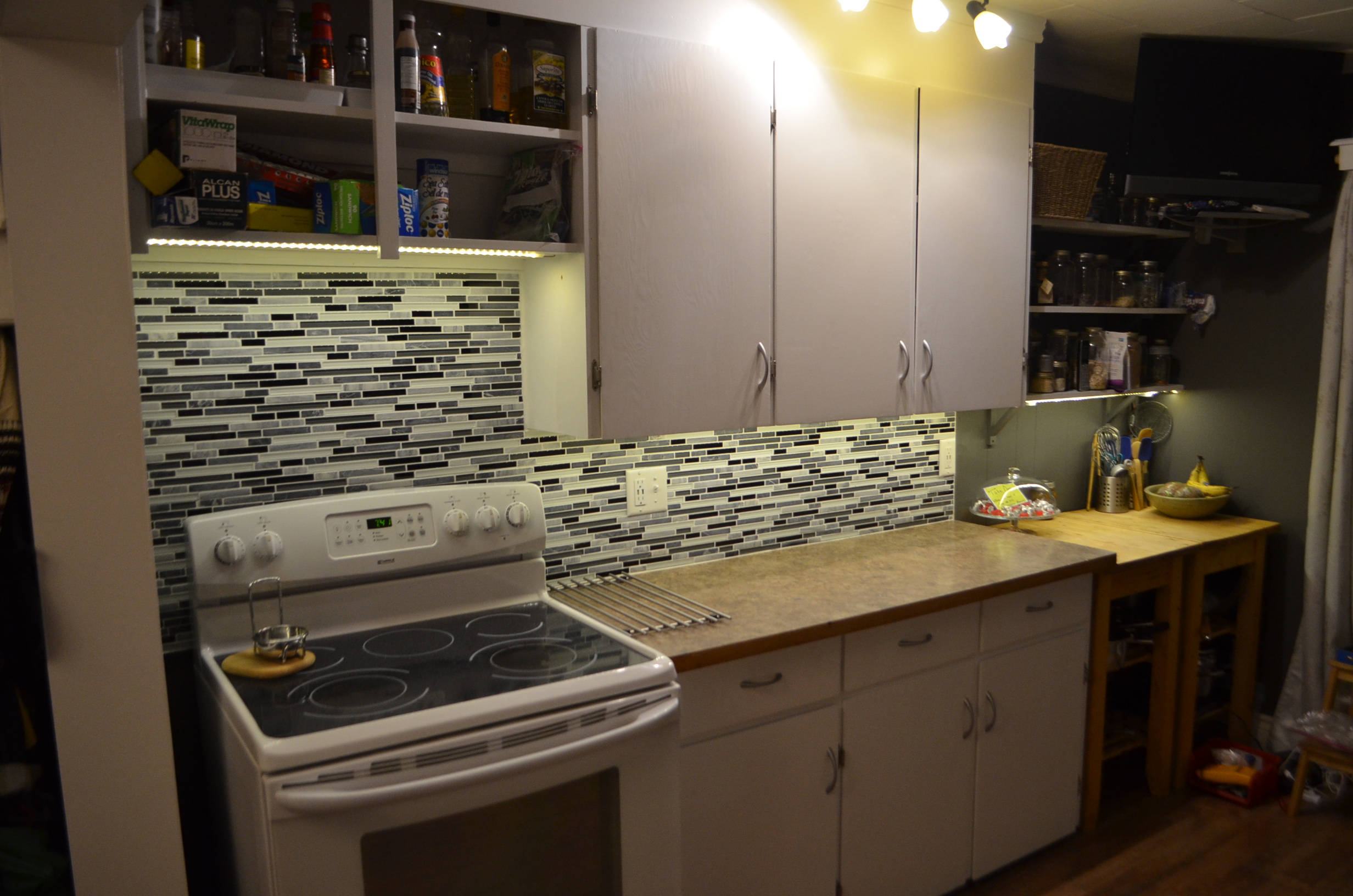 LED Tape Under Lighting No Soldering! 9 Steps (with