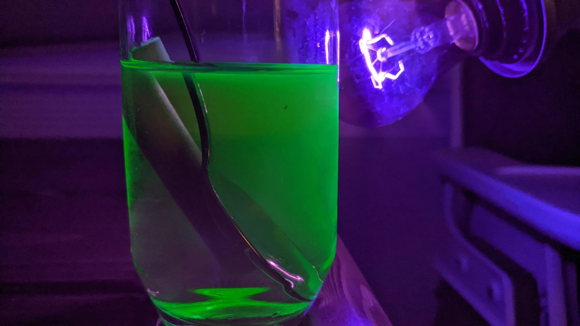 Glowing Water Experiment : 5 Steps - Instructables