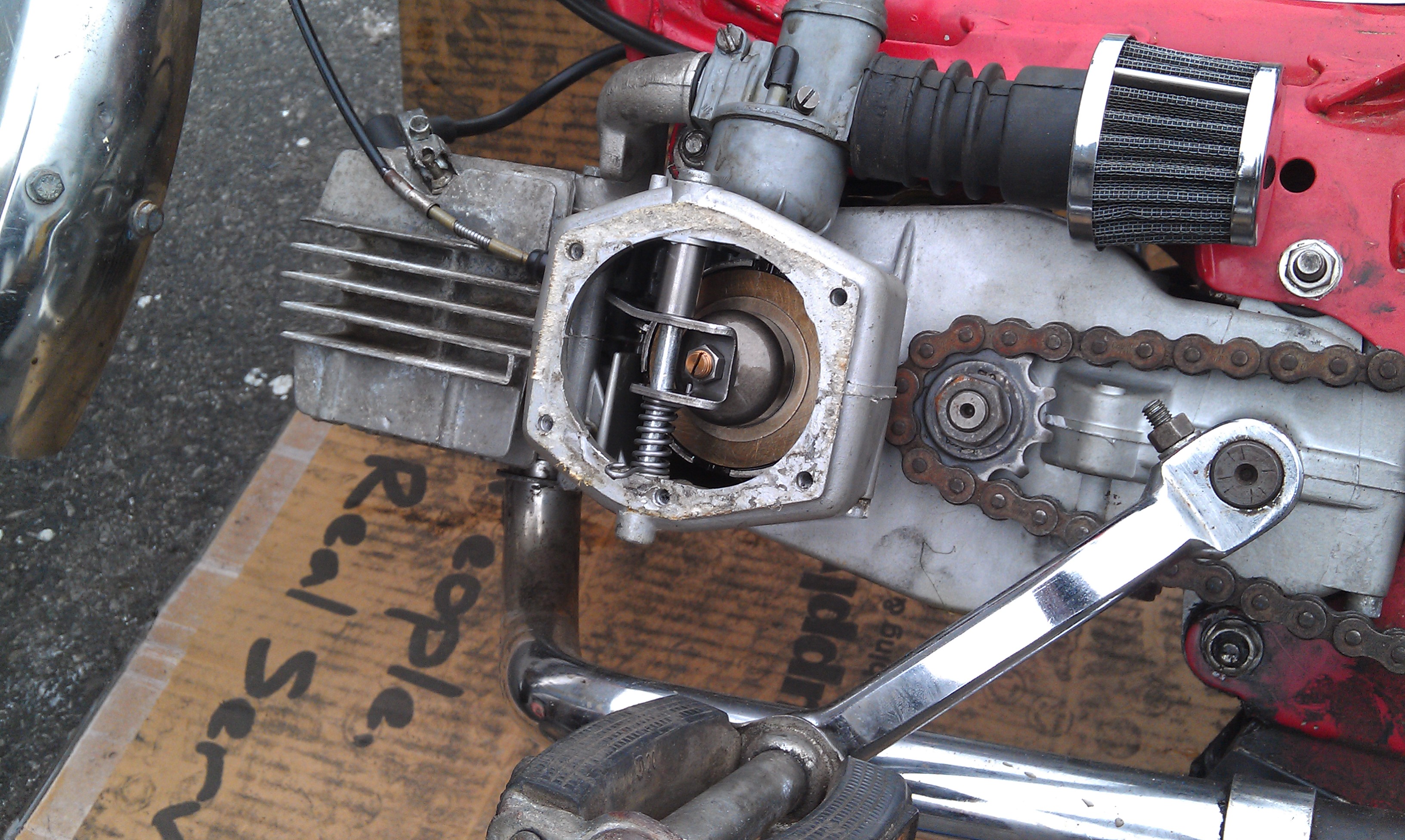 SACHS MOPED CLUTCH REMOVAL 4 Steps Instructables