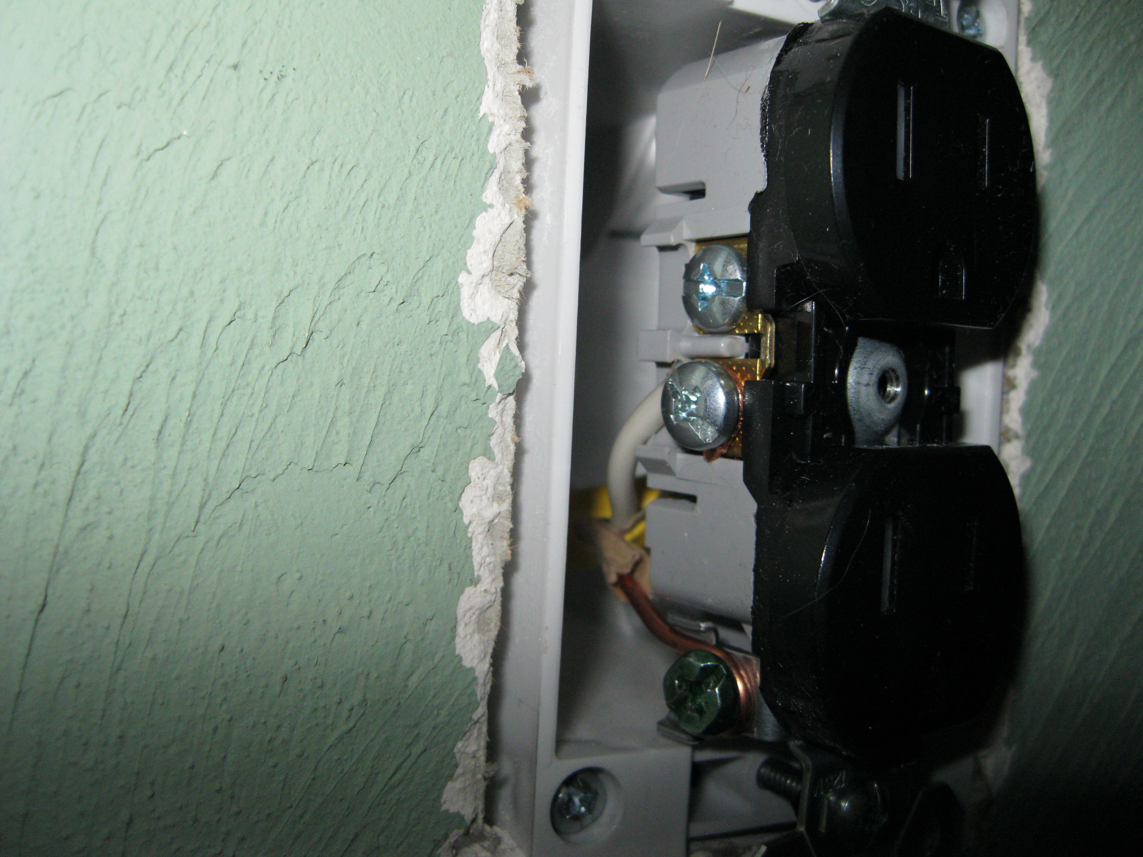 Hiding Power Cable and HDMI Cable for Wallmounted TV 6 Steps (with