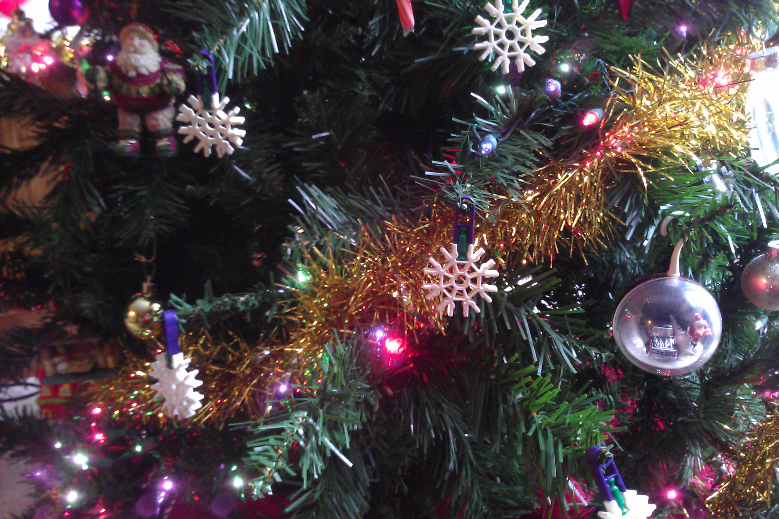 Celebrate Christmas With K'nex This Year!!! 8 Steps Instructables