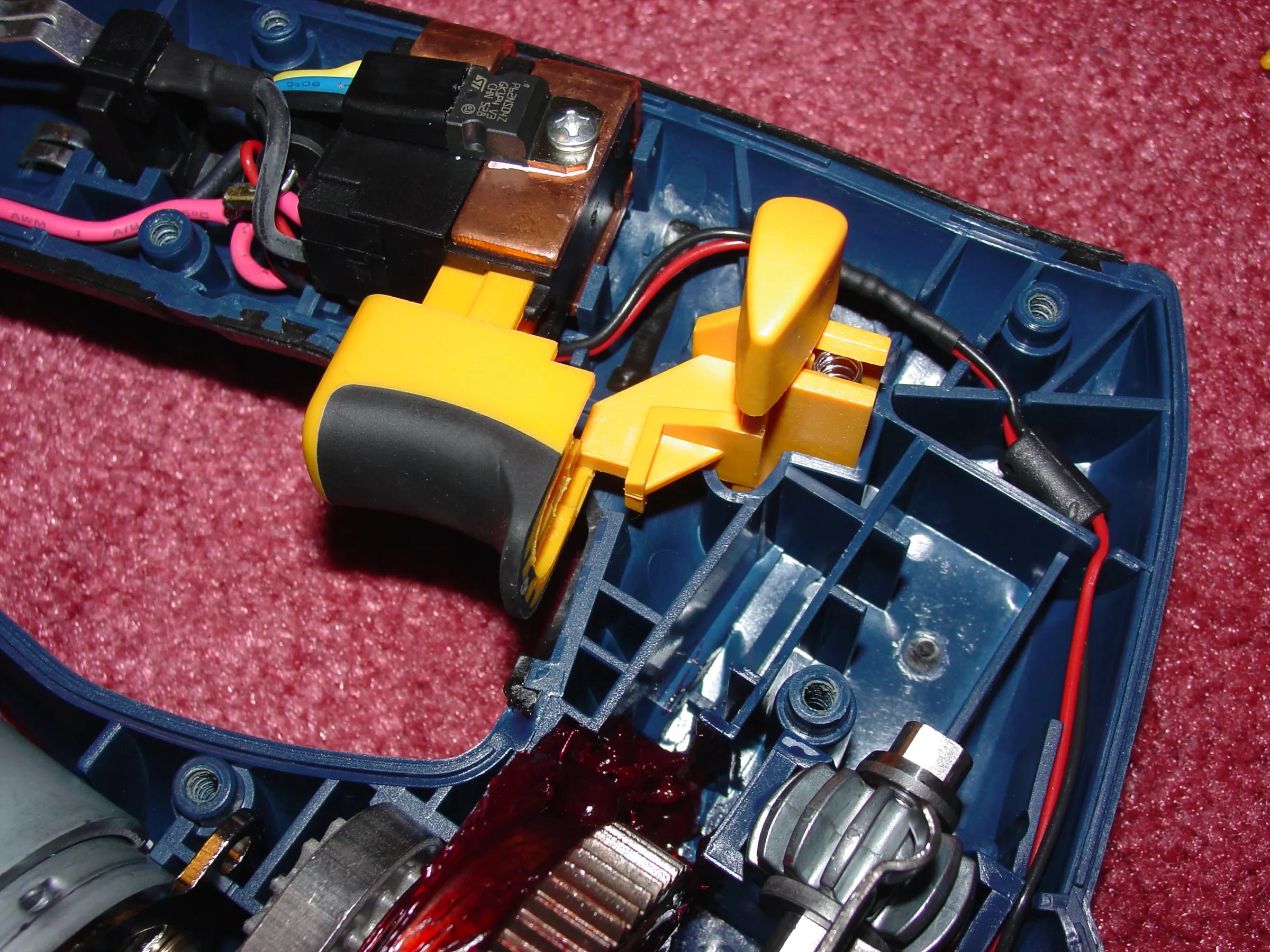 Ryobi 18V Cordless Jigsaw/ Sawzall Hack (Defeating the Safety Switch