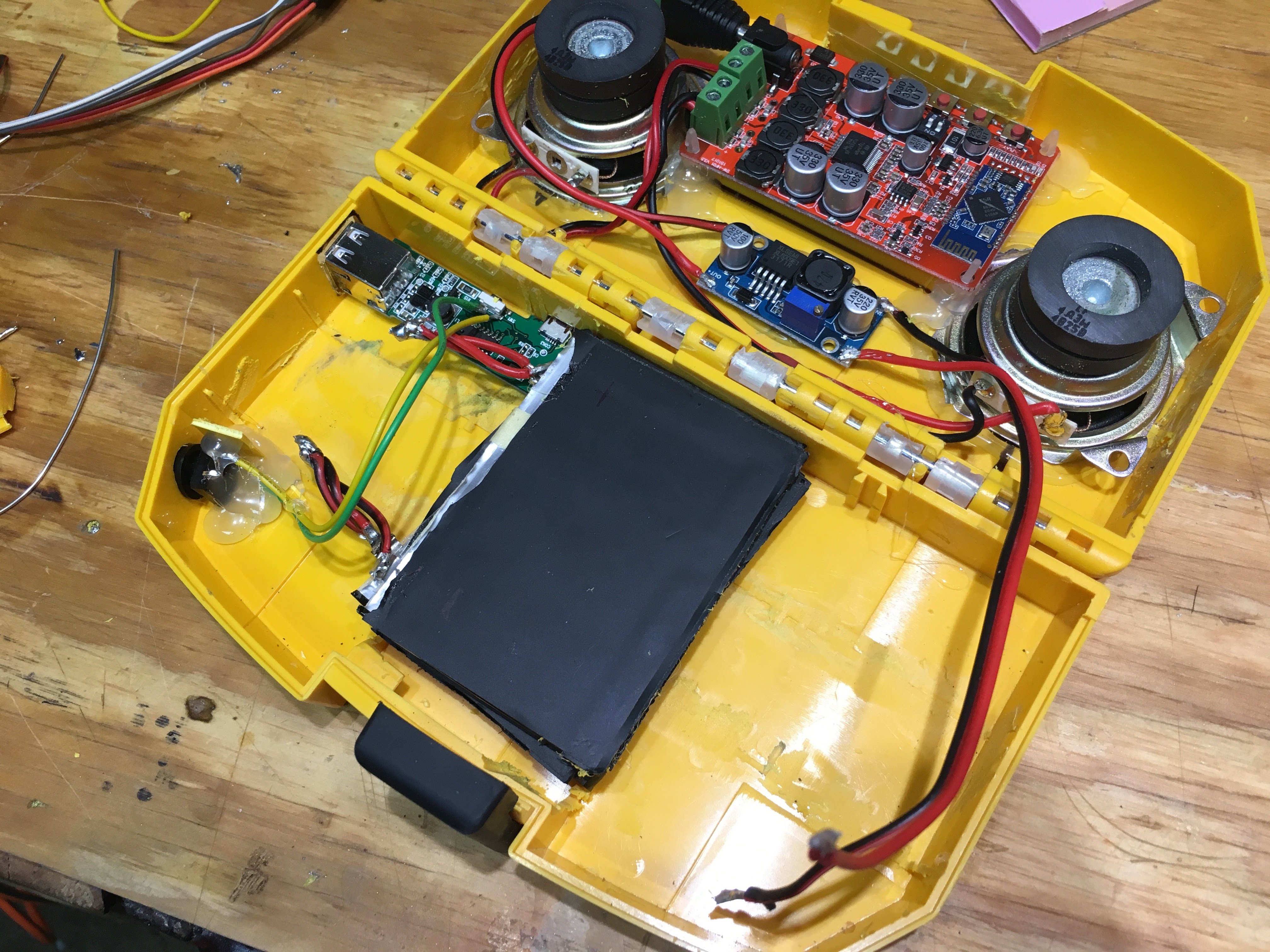 Dewalt Bluetooth Speaker and Power Bank 4 Steps (with Pictures