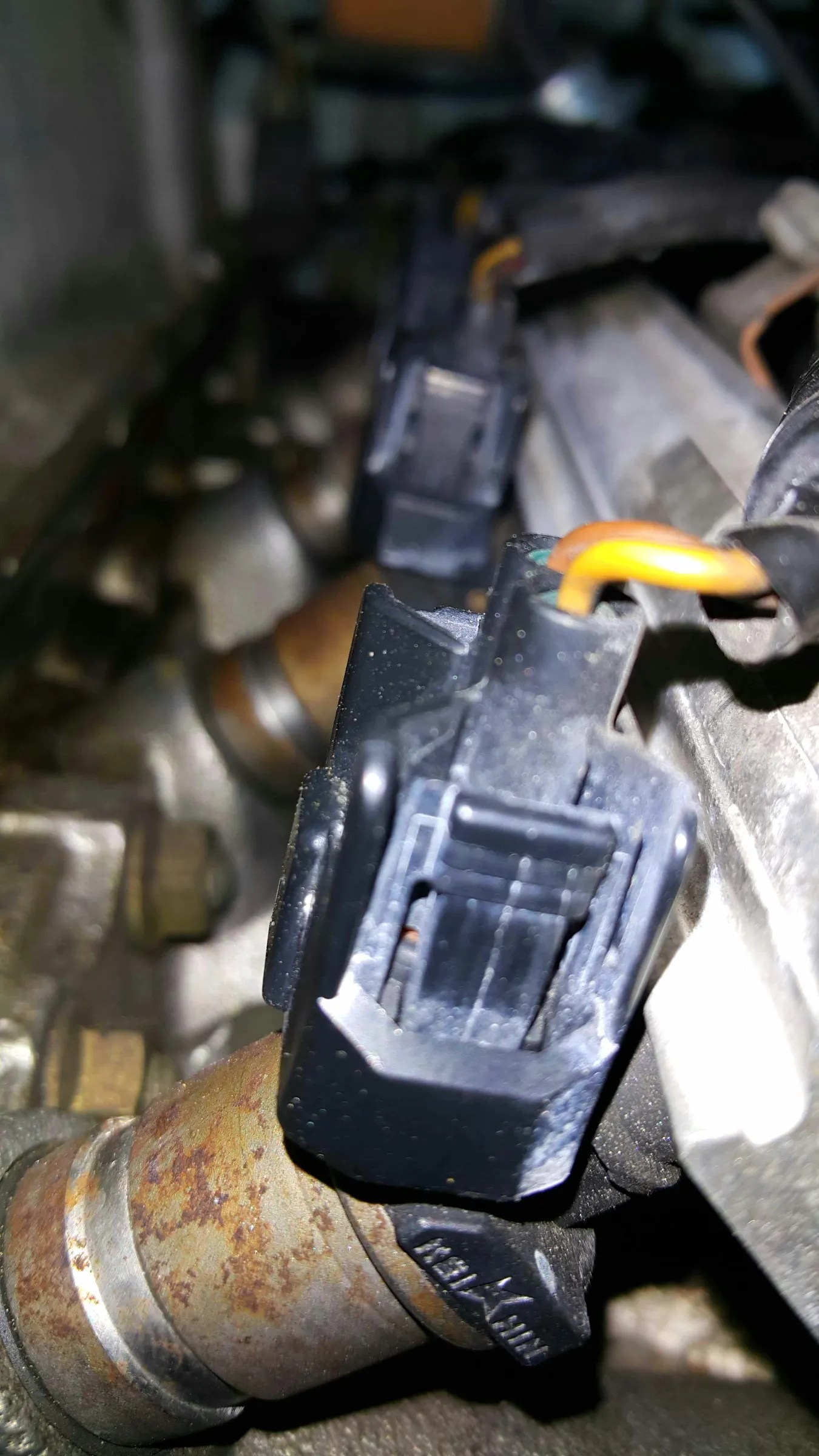 Replacing Fuel Injectors (Honda Civic 1999 D15B) : 6 Steps (with